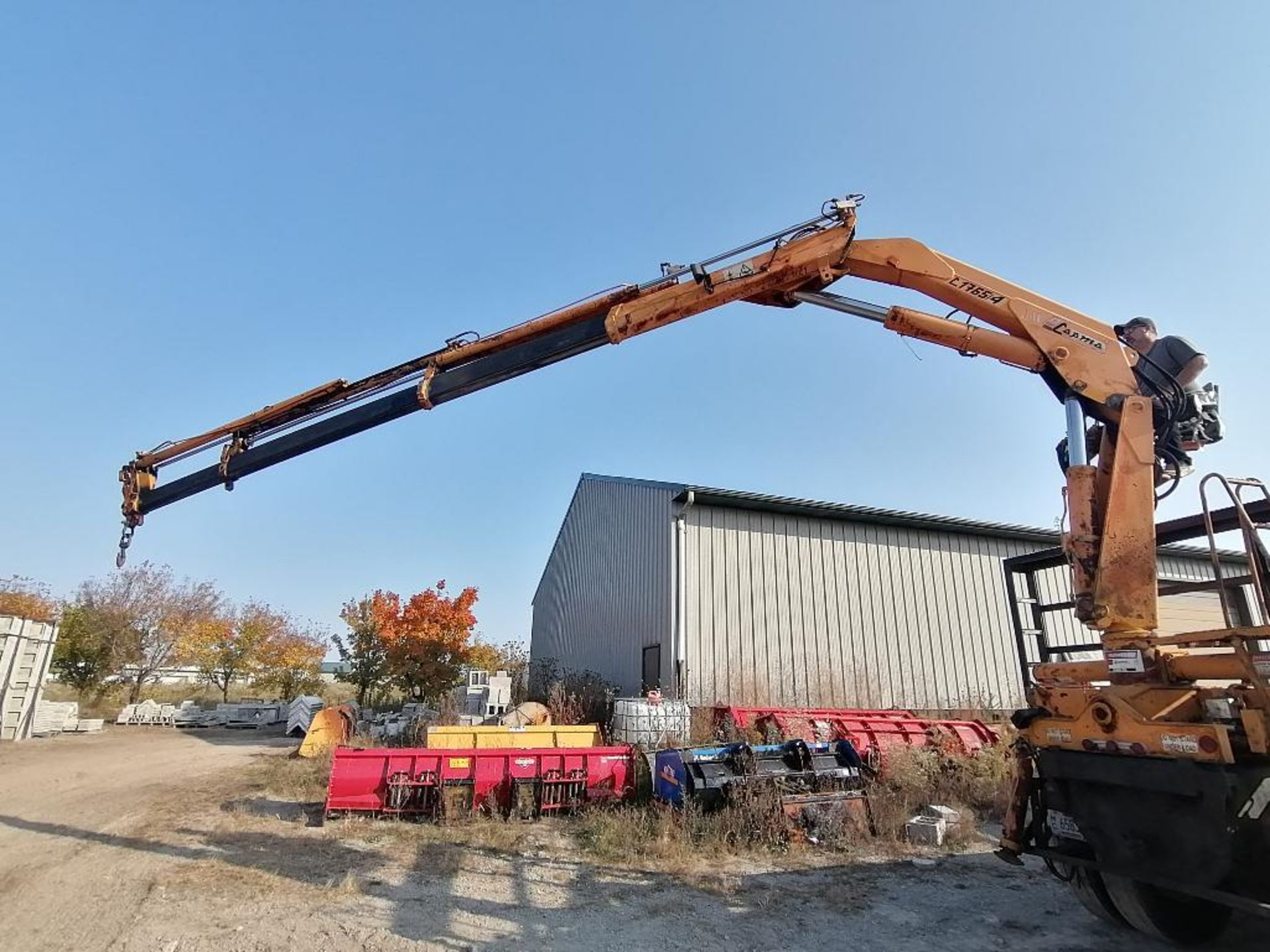 1986 Ford 9000 Boom Truck, VIN #1FDYU90W1GVA23246, 400,318 Miles Cummins Engine, Eaton Fuller 8- - Image 83 of 87