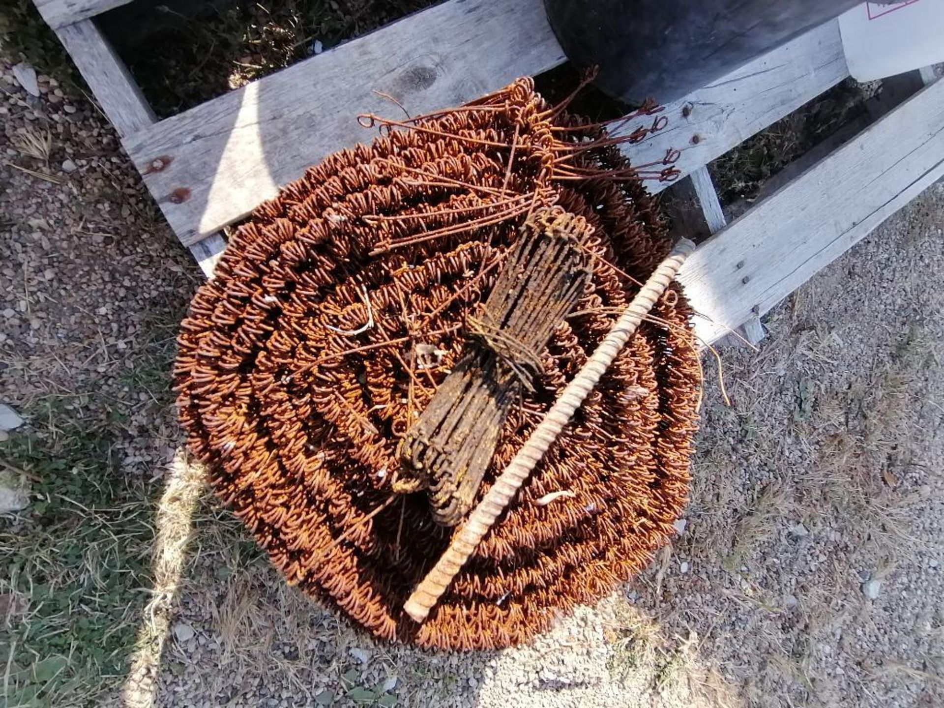 (8) Buckets of Pins, Wedges, Whalers. Located in Woodbine, IA - Bild 11 aus 14