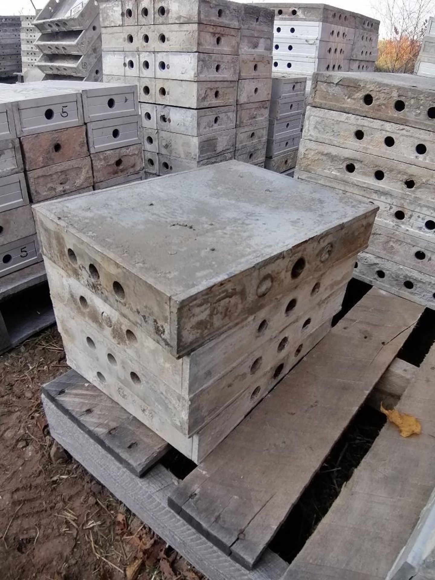 (1) Pallet of Assorted 1' Cap Aluforms Smooth Aluminum Concrete Forms, Triple Punch. (3) 32" x - Image 11 of 27