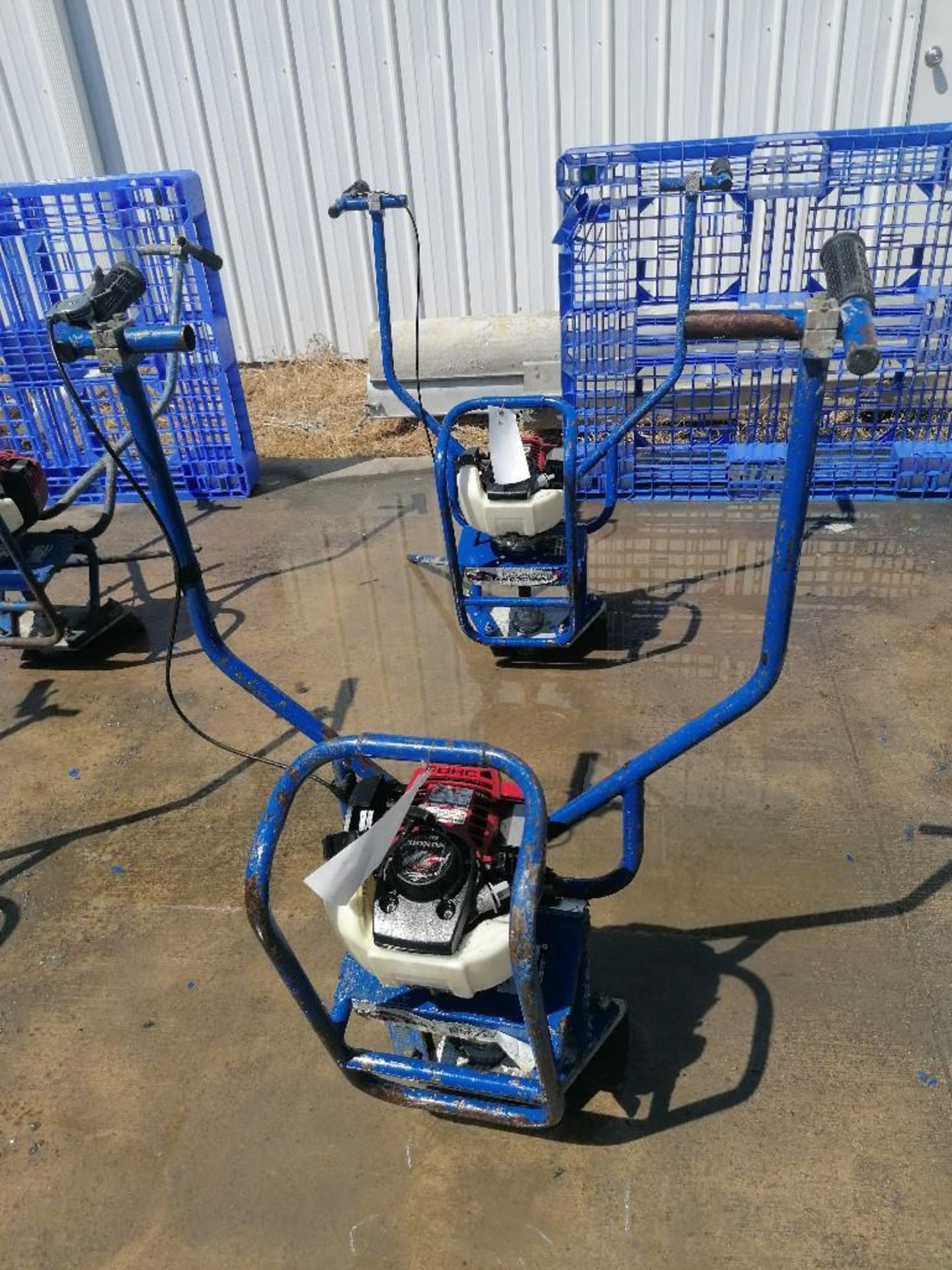 Shockwave Power Screed with Honda GX35 Motor. Serial #5857, 61 Hours. Located in Mt. Pleasant, IA