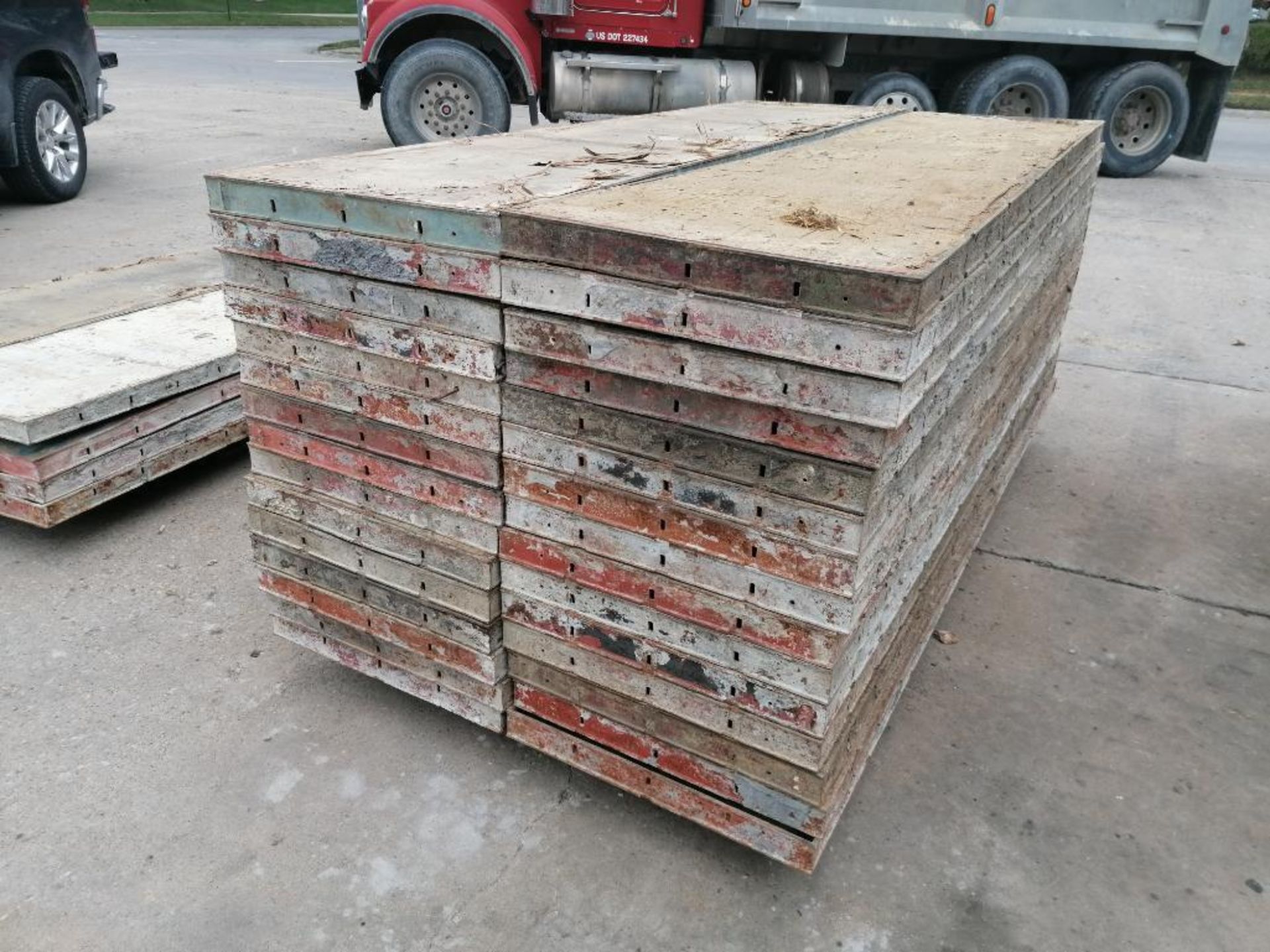 (30) 24" X 8' Ellis Steel Ply Forms. Located in Mt. Pleasant, IA