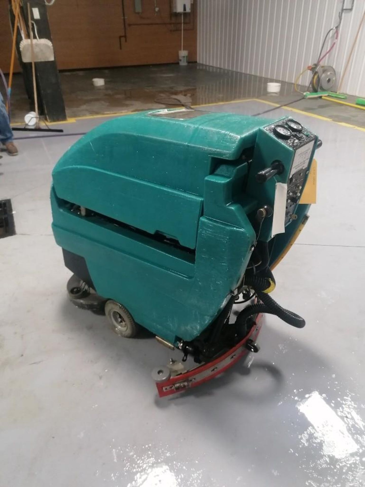 Tennant 5400 Floor Scrubber, Serial #540010229139 24 V, 21 Hours. Located in Mt. Pleasant, IA. - Image 18 of 19