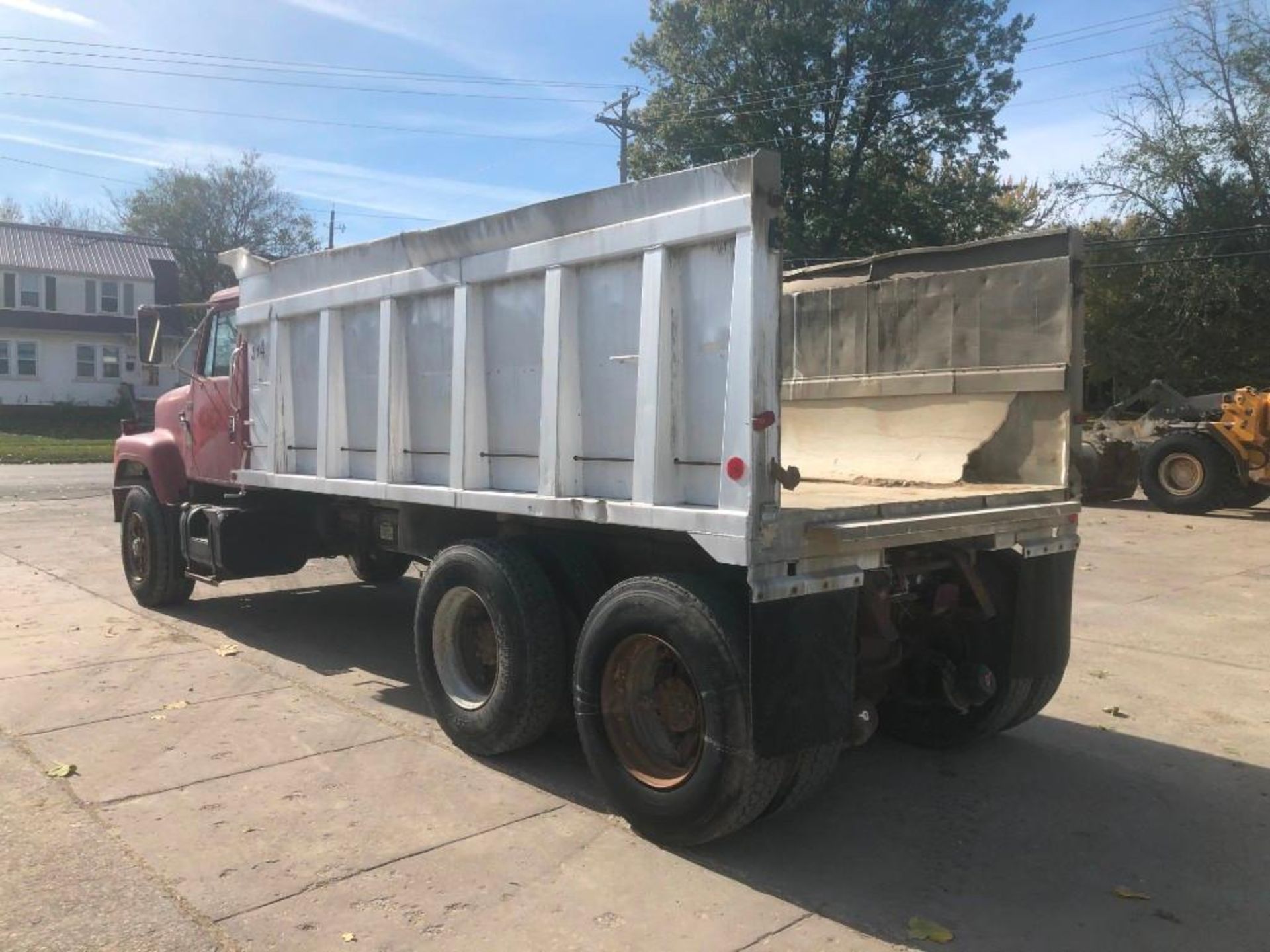 1987 International S2500 Dump Truck, Model F-2554, VIN #1HTZNDBR2HH485771, 37594 Miles, 16' x 8' x - Image 2 of 21