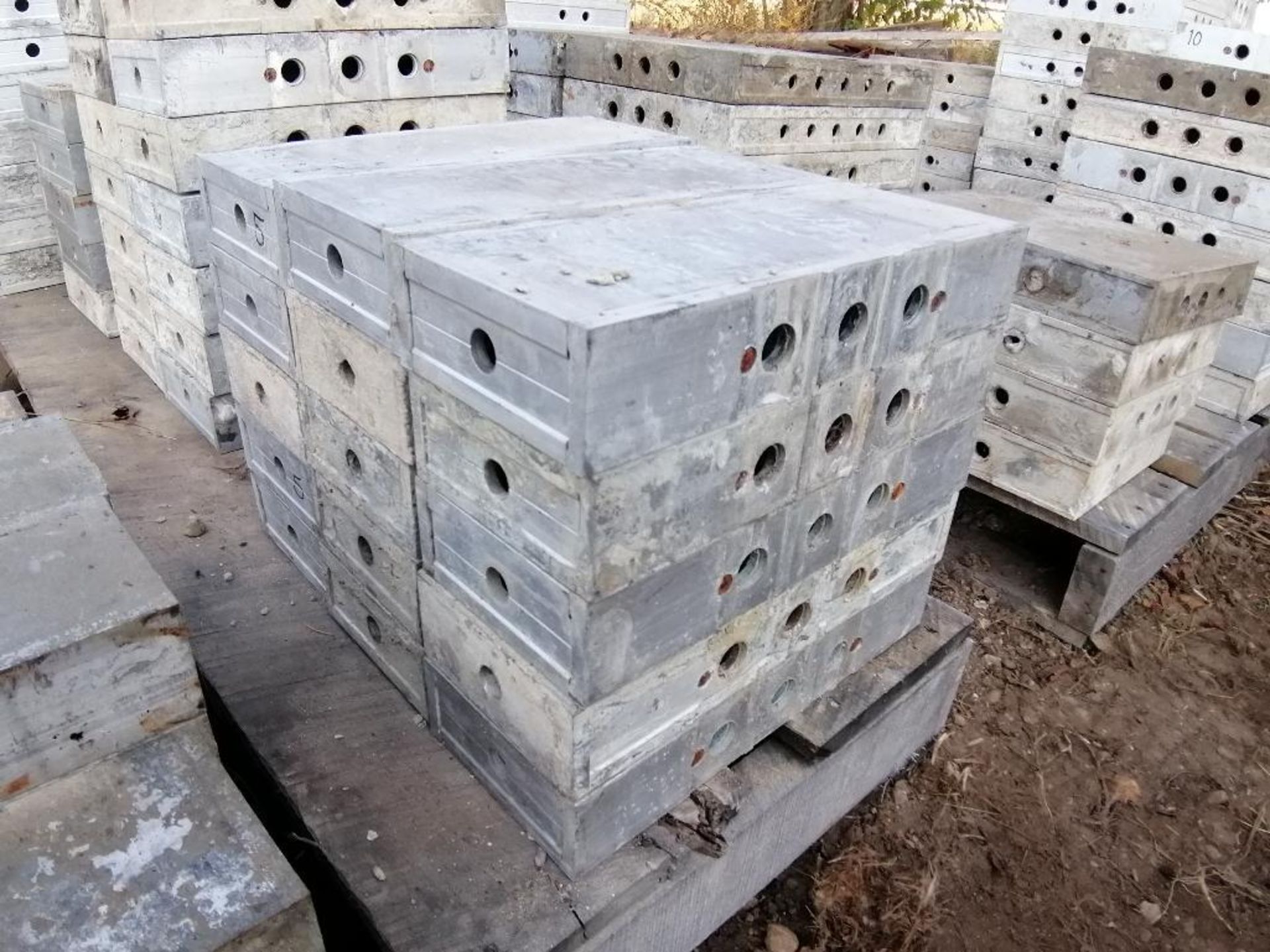 (1) Pallet of Assorted 1' Cap Aluforms Smooth Aluminum Concrete Forms, Triple Punch. (3) 32" x - Image 14 of 27