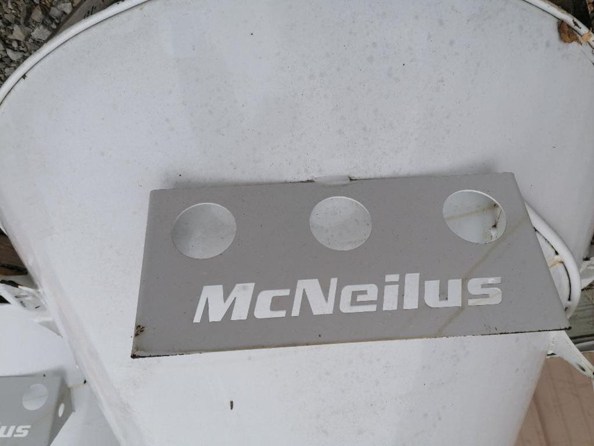 (1) White McNeilus MTM Mixer Charge Hopper. Located in Mt. Pleasant, IA. - Image 4 of 5