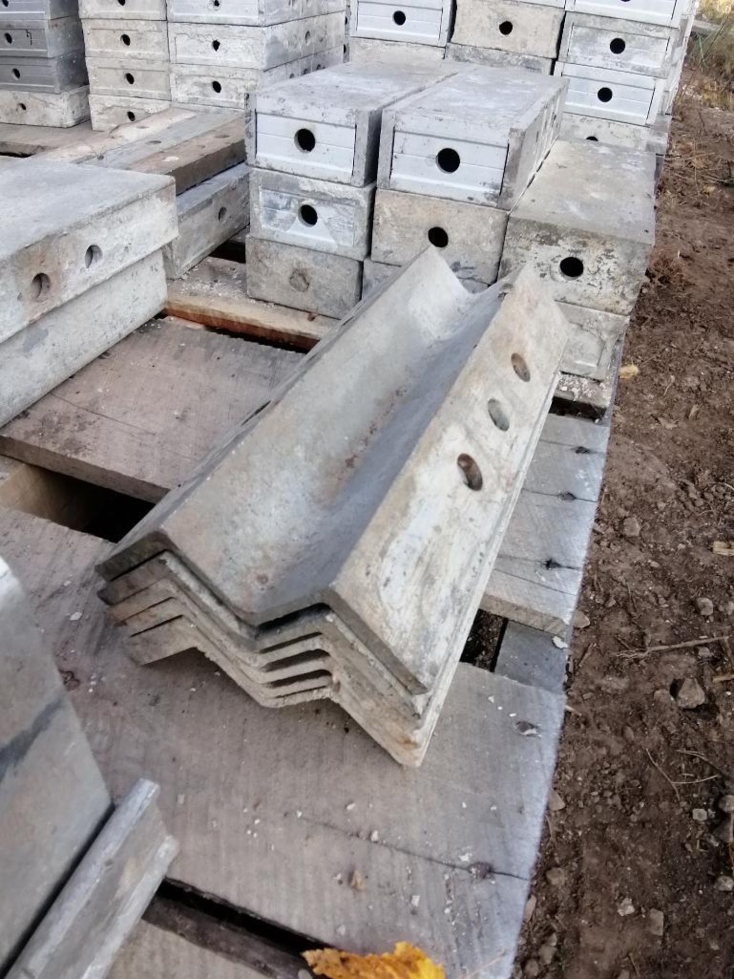 (1) Pallet of Assorted 1' Cap Aluforms Smooth Aluminum Concrete Forms, Triple Punch. (3) 32" x - Image 24 of 27