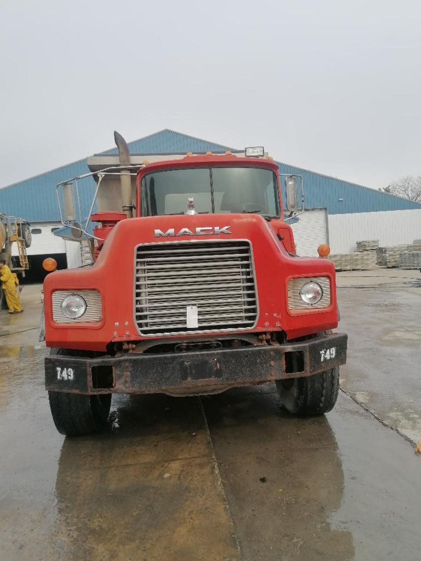 1999 Mack Dump Truck, Model DM690S, VIN #1M2B221COXMO23431, 517778 Miles, 20356 Hours, Mack EM7- - Image 5 of 65