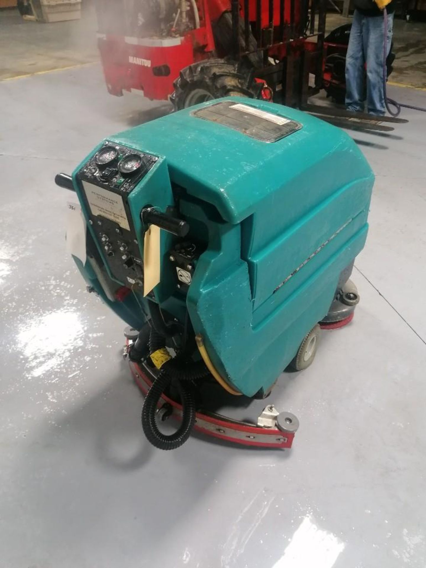 Tennant 5400 Floor Scrubber, Serial #540010229139 24 V, 21 Hours. Located in Mt. Pleasant, IA. - Image 19 of 19