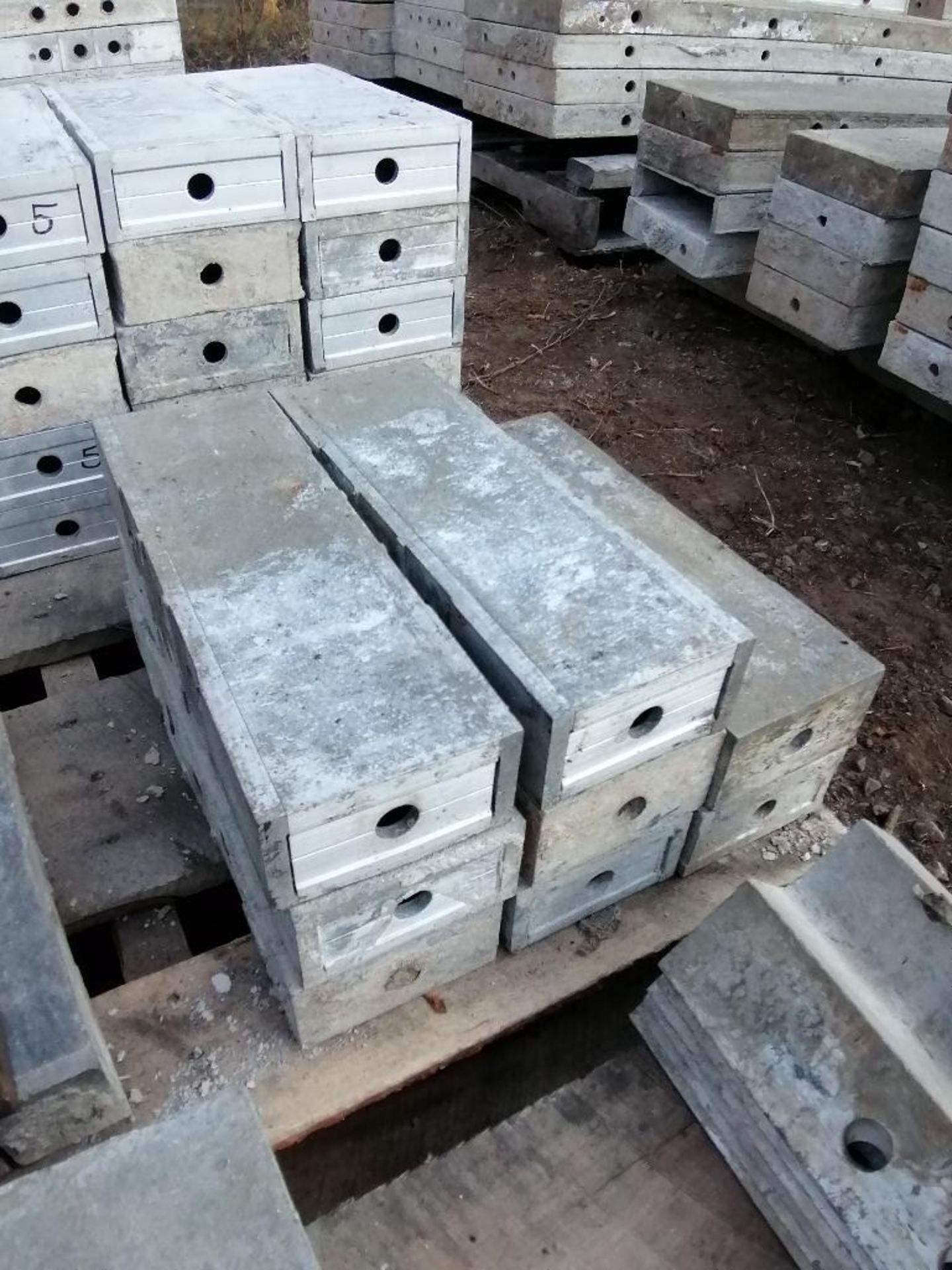 (1) Pallet of Assorted 1' Cap Aluforms Smooth Aluminum Concrete Forms, Triple Punch. (3) 32" x - Image 27 of 27