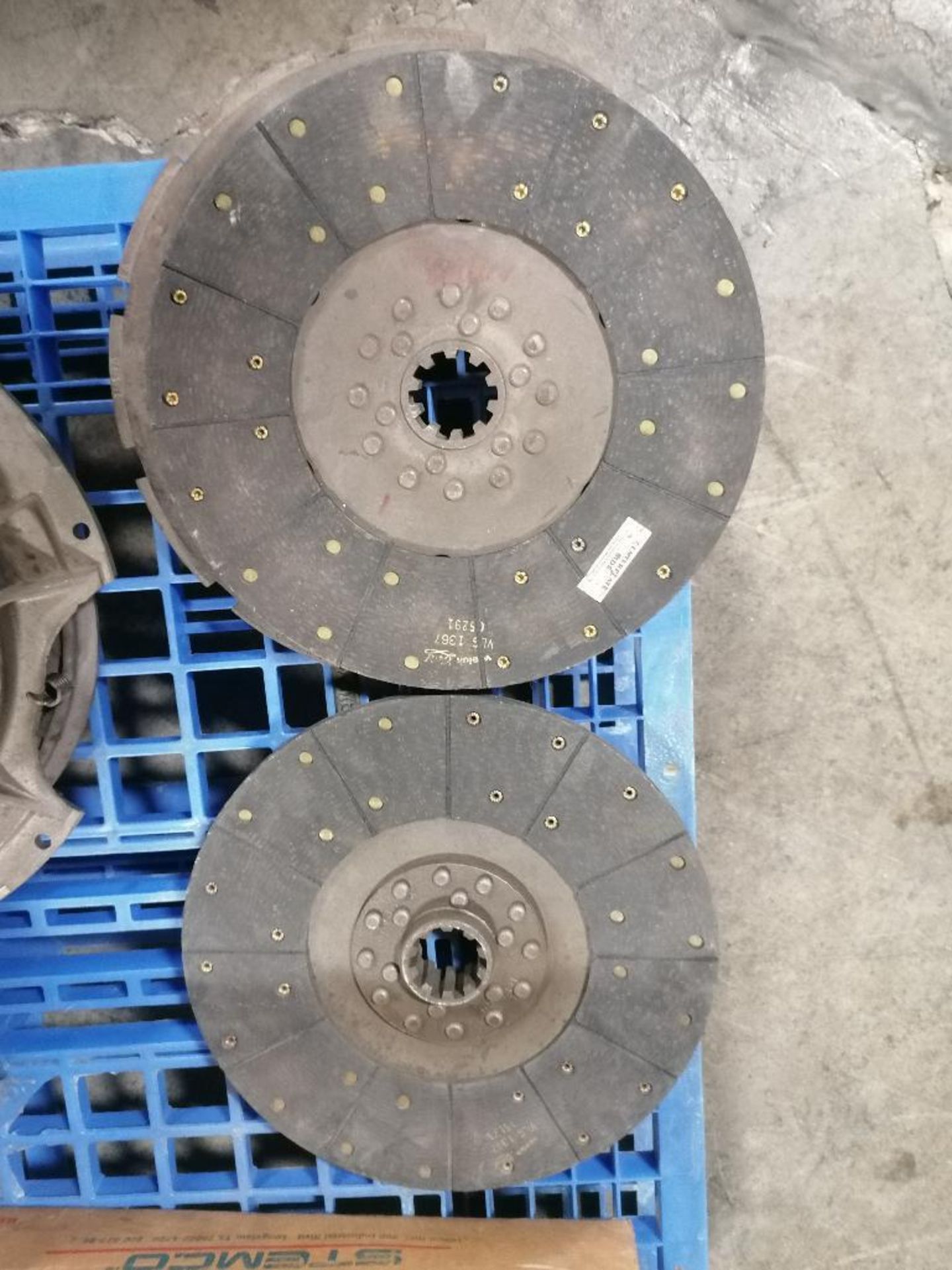 Pallet of Miscellaneous Brake Shoes, Located in Mt. Pleasant, IA. - Bild 11 aus 14