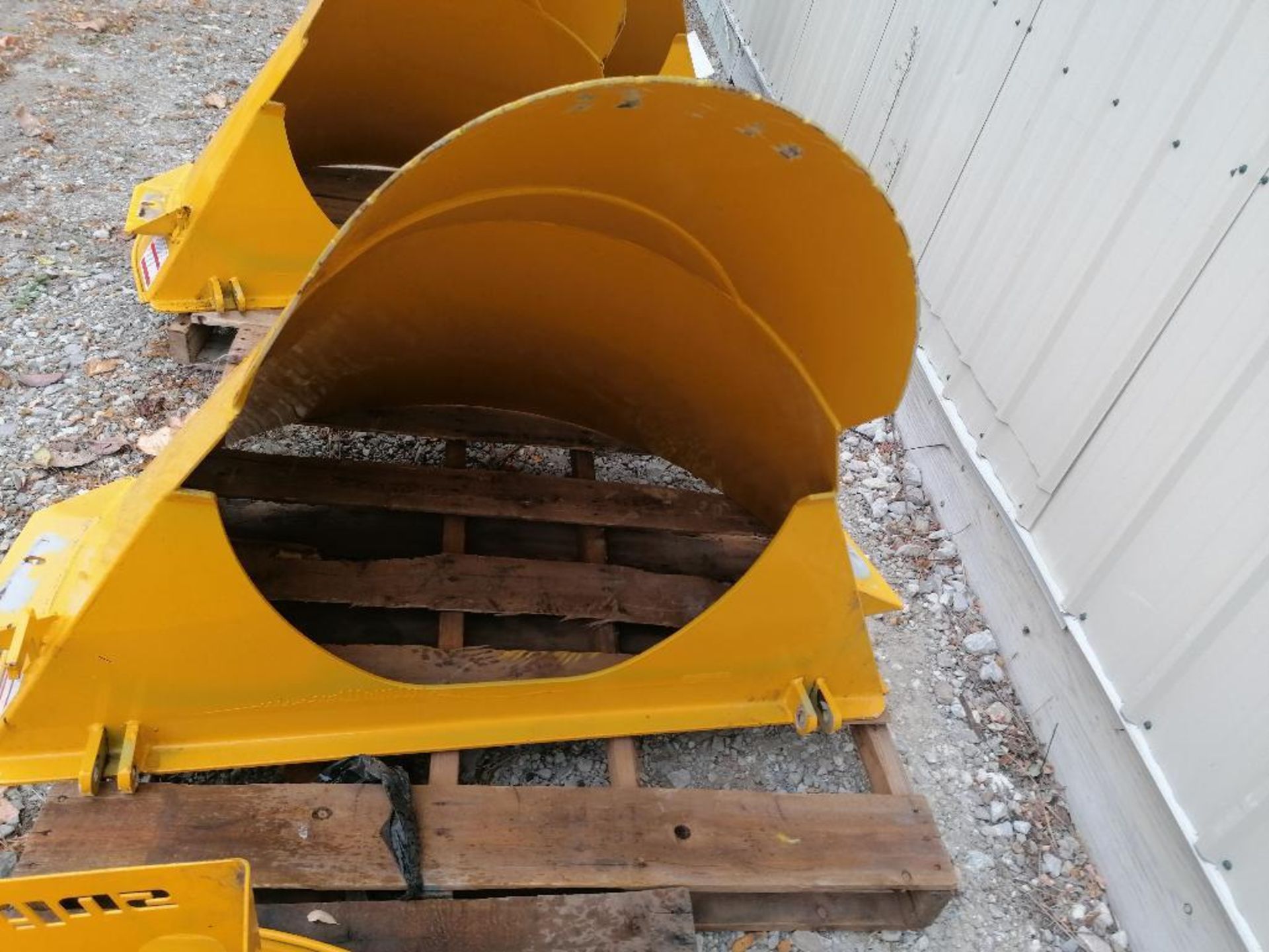 (1) Yellow McNeilus MTM Mixer Charge Hopper. Located in Mt. Pleasant, IA. - Image 5 of 5