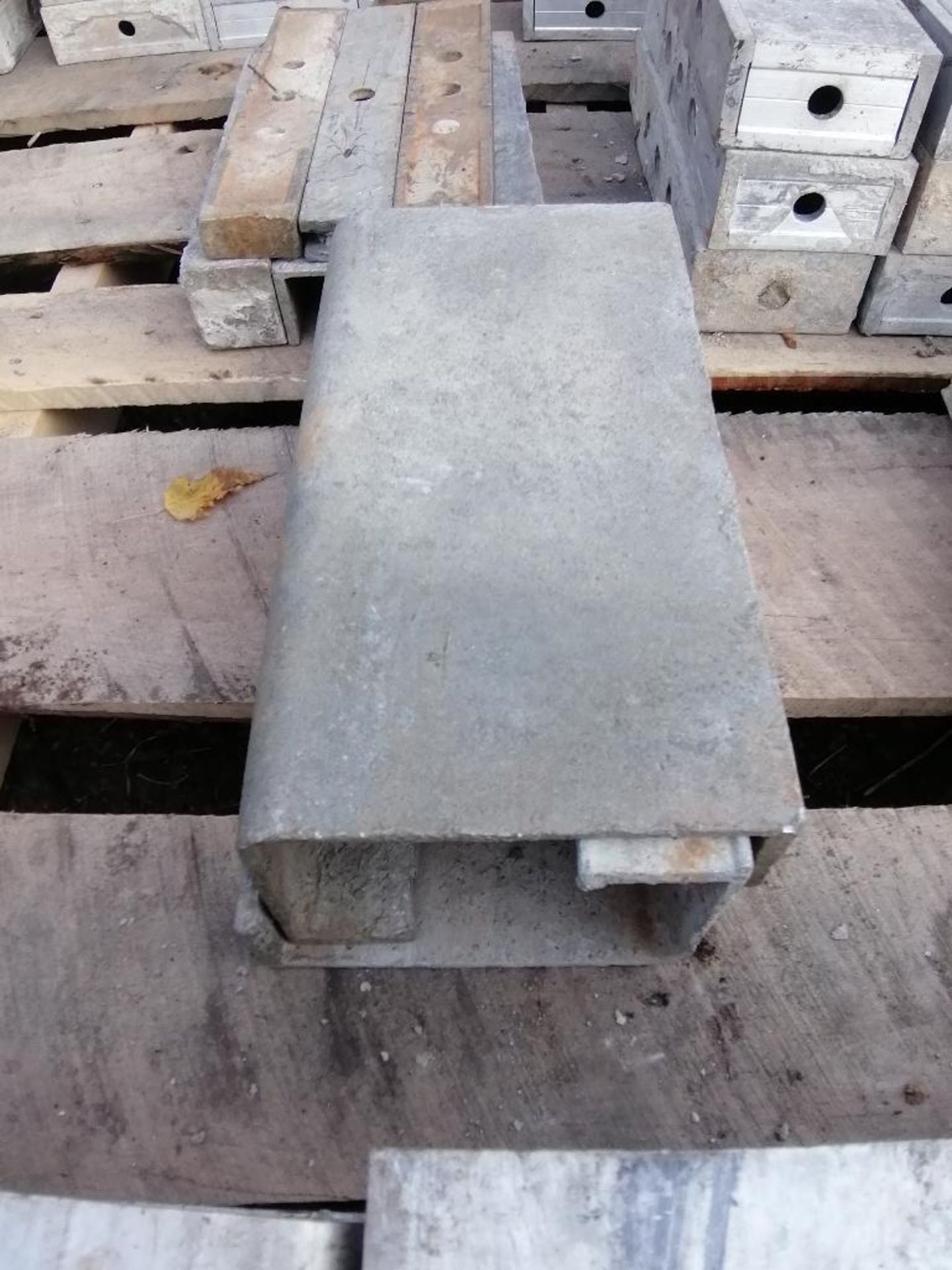 (1) Pallet of Assorted 1' Cap Aluforms Smooth Aluminum Concrete Forms, Triple Punch. (3) 32" x - Image 25 of 27