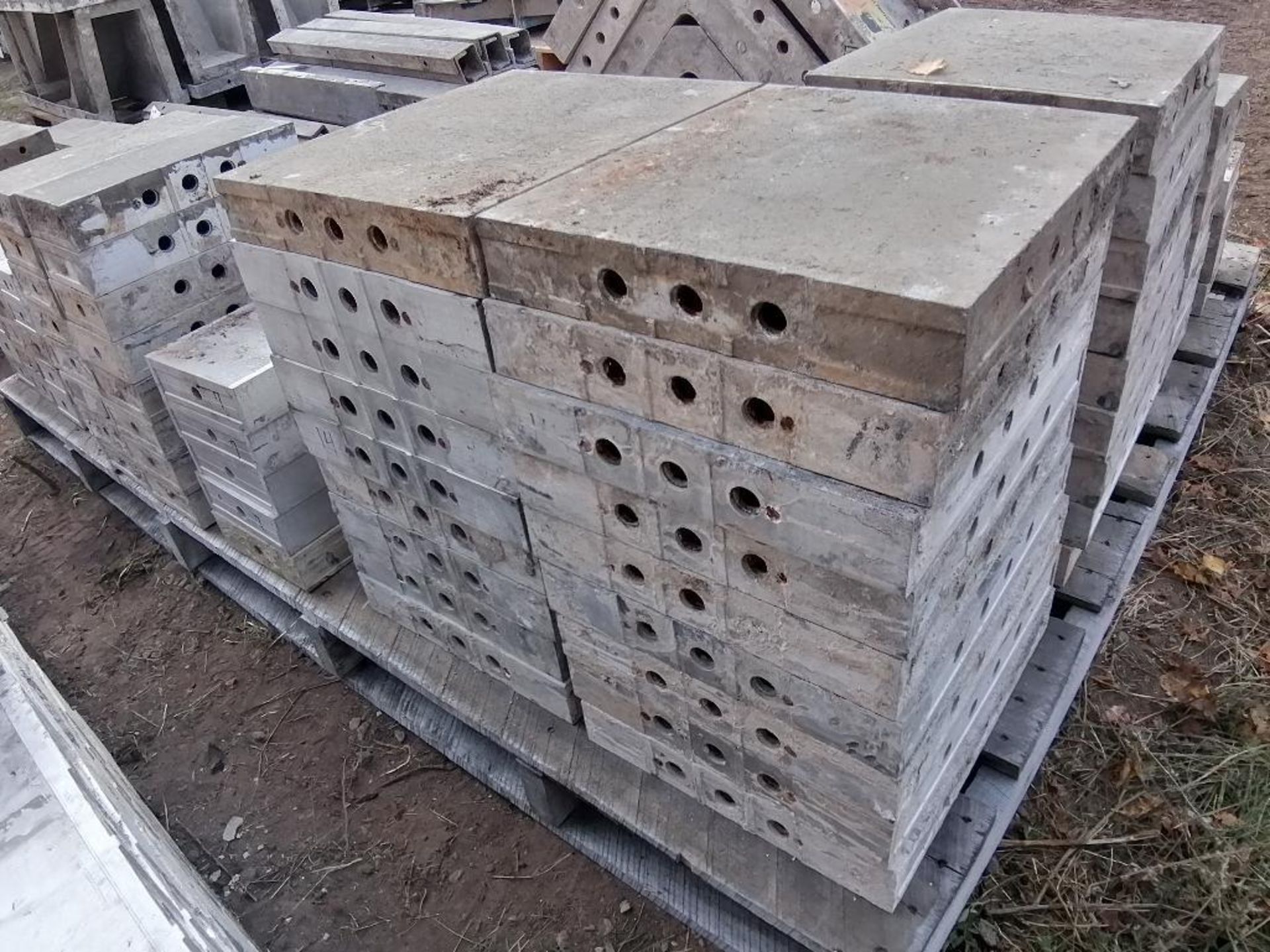 (1) Pallet of Assorted 1' Cap Aluforms Smooth Aluminum Concrete Forms, Triple Punch. (3) 32" x - Image 17 of 27