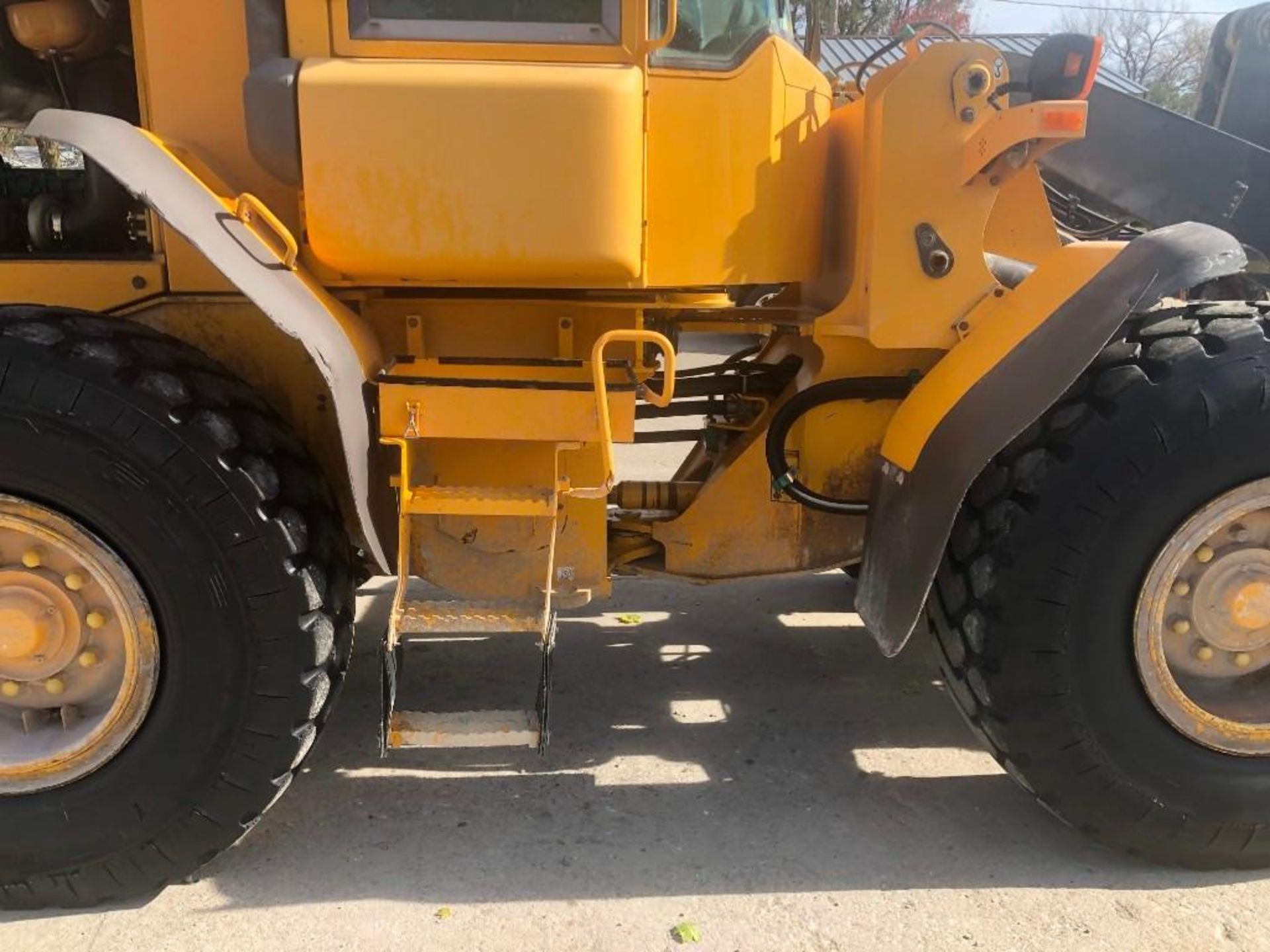 2003 Volvo Rubber Tire Loader, Model L60 E, Serial #L60EV60058, 6861 Hours, 7450 Engine Hours, Model - Image 28 of 34