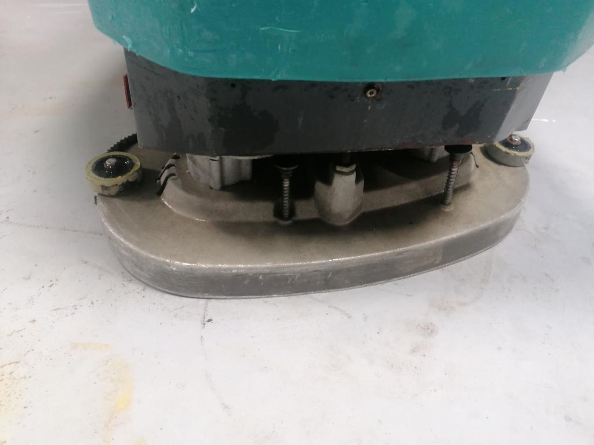 Tennant 5400 Floor Scrubber, Serial #540010203098, 24 Volts. Located in Mt. Pleasant, IA. - Image 17 of 17