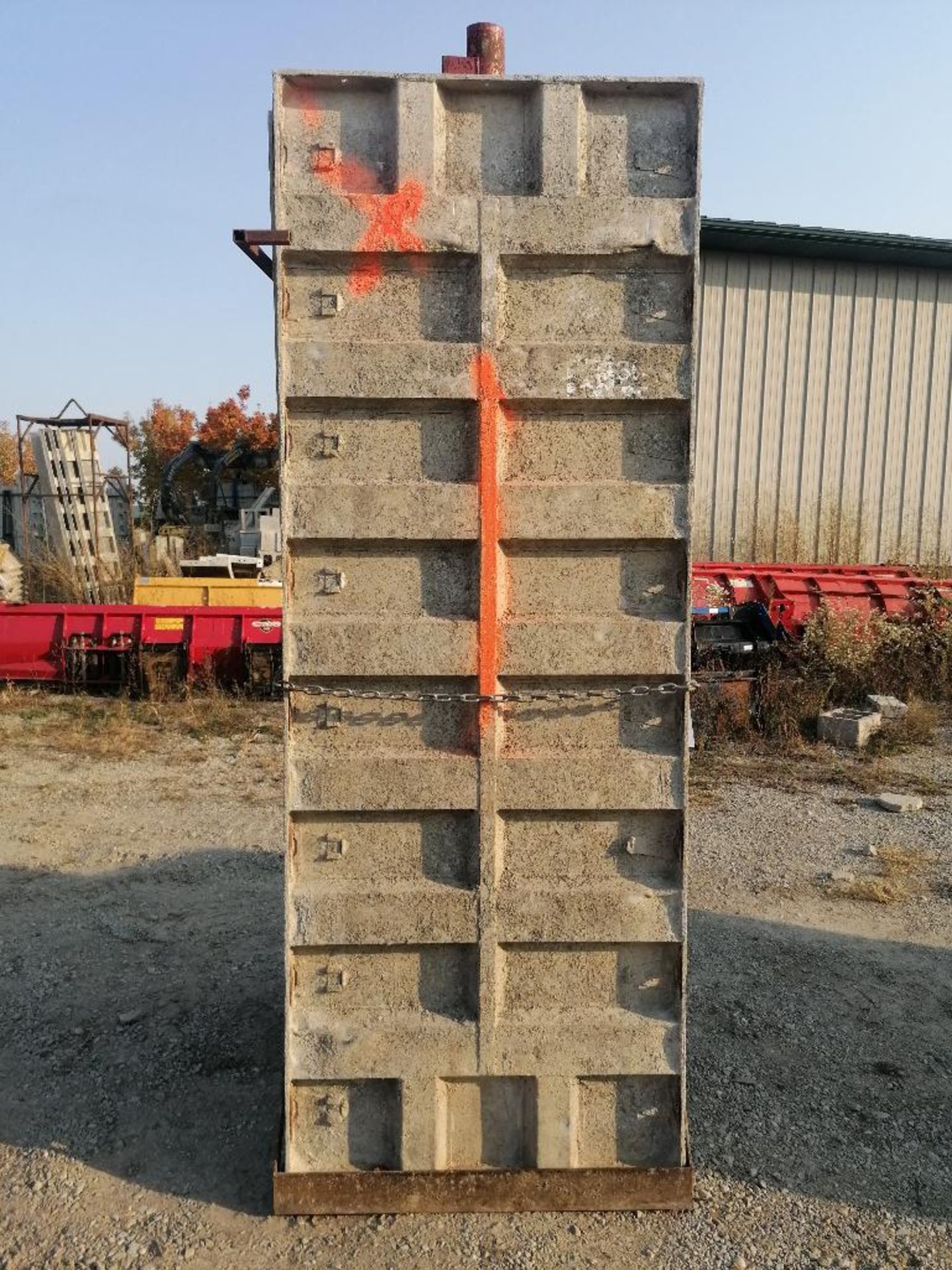 (16) 36" x 8' Smooth Aluminum Concrete Forms 6-12 Hole Pattern, Bell Basket included. Located in - Bild 5 aus 8