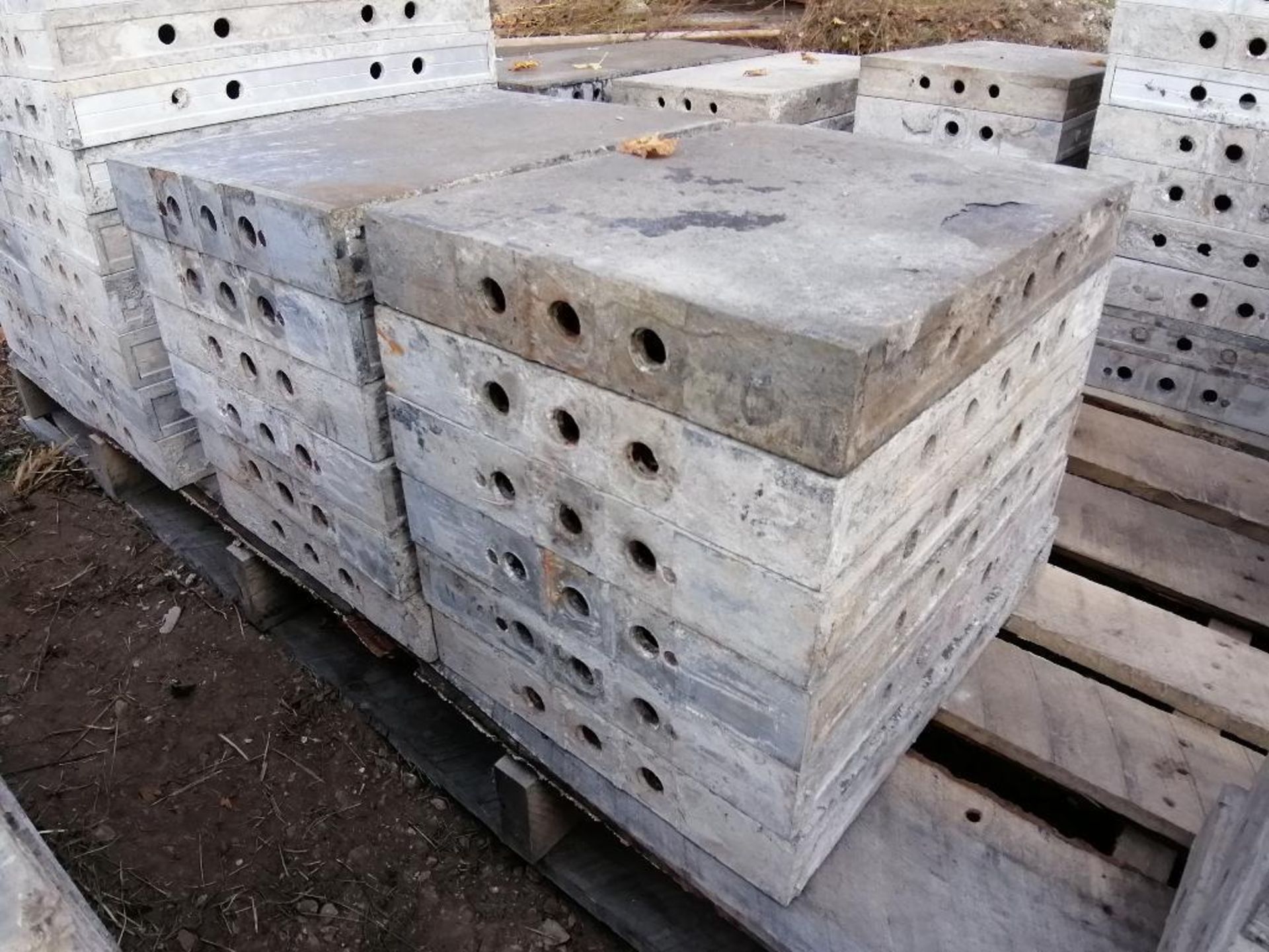 (1) Pallet of Assorted 1' Cap Aluforms Smooth Aluminum Concrete Forms, Triple Punch. (3) 32" x - Image 12 of 27