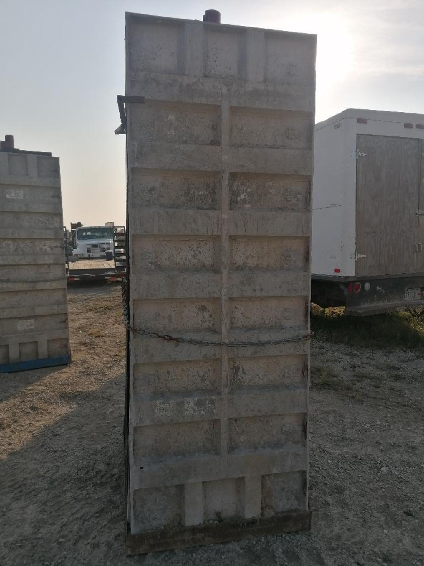 (16) 36" x 8' Smooth Aluminum Concrete Forms 6-12 Hole Pattern, Bell Basket included. Located in - Bild 5 aus 8