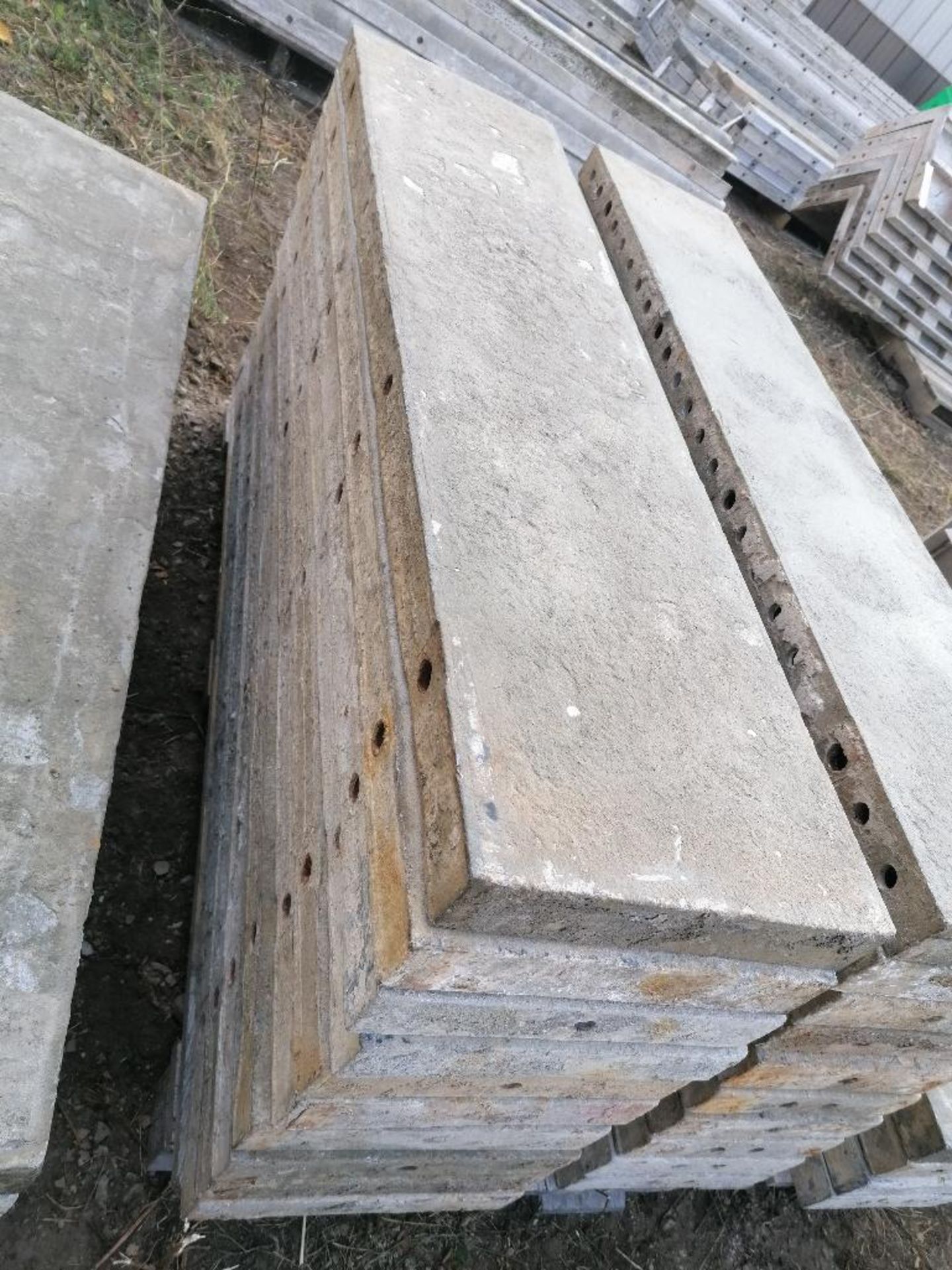 (10) 12" x 4' Tuf-N-Lite Smooth Aluminum Concrete Forms 6-12 Hole Pattern. Located in Ixonia, WI - Bild 4 aus 4