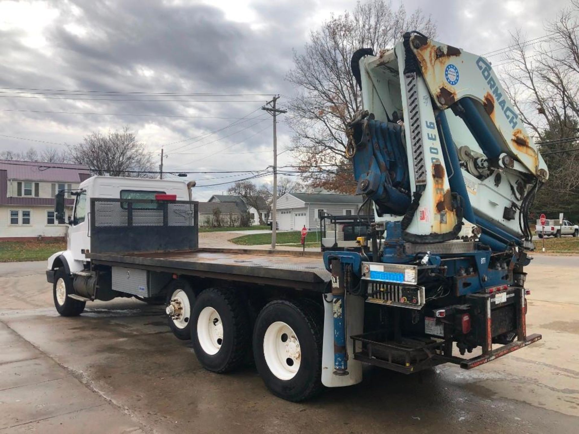 2003 Volvo VHD Boom Truck, VIN #4V5KC9GF13N338836, 148036 Miles, VE D12 345 Engine, 10 Speed Eaton - Image 4 of 37