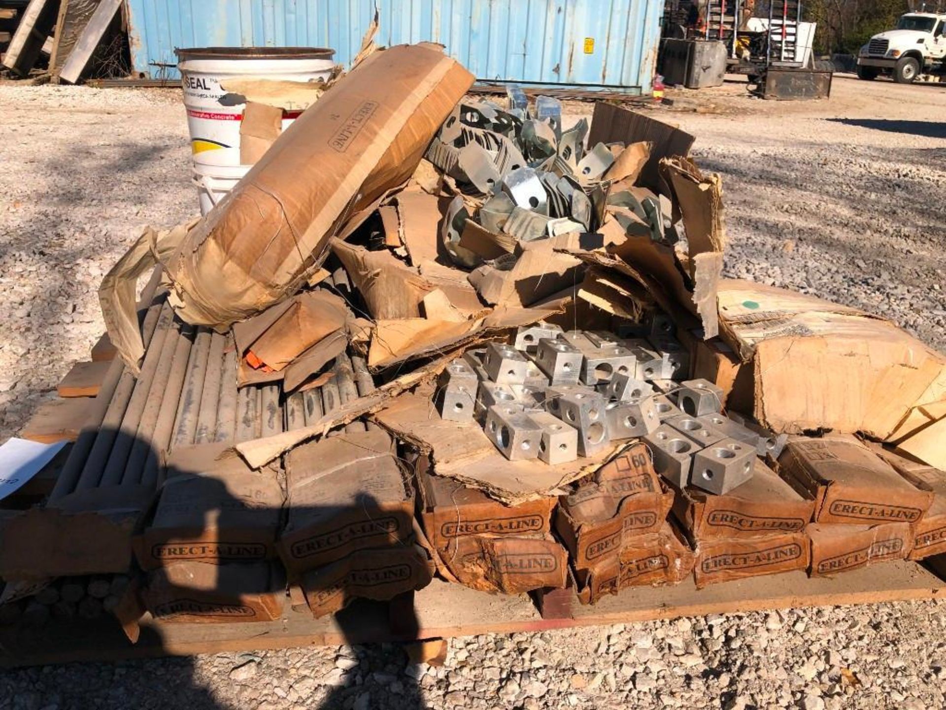 Pallet of 140 4' Clips. Located in Wildwood, MO. - Image 3 of 8