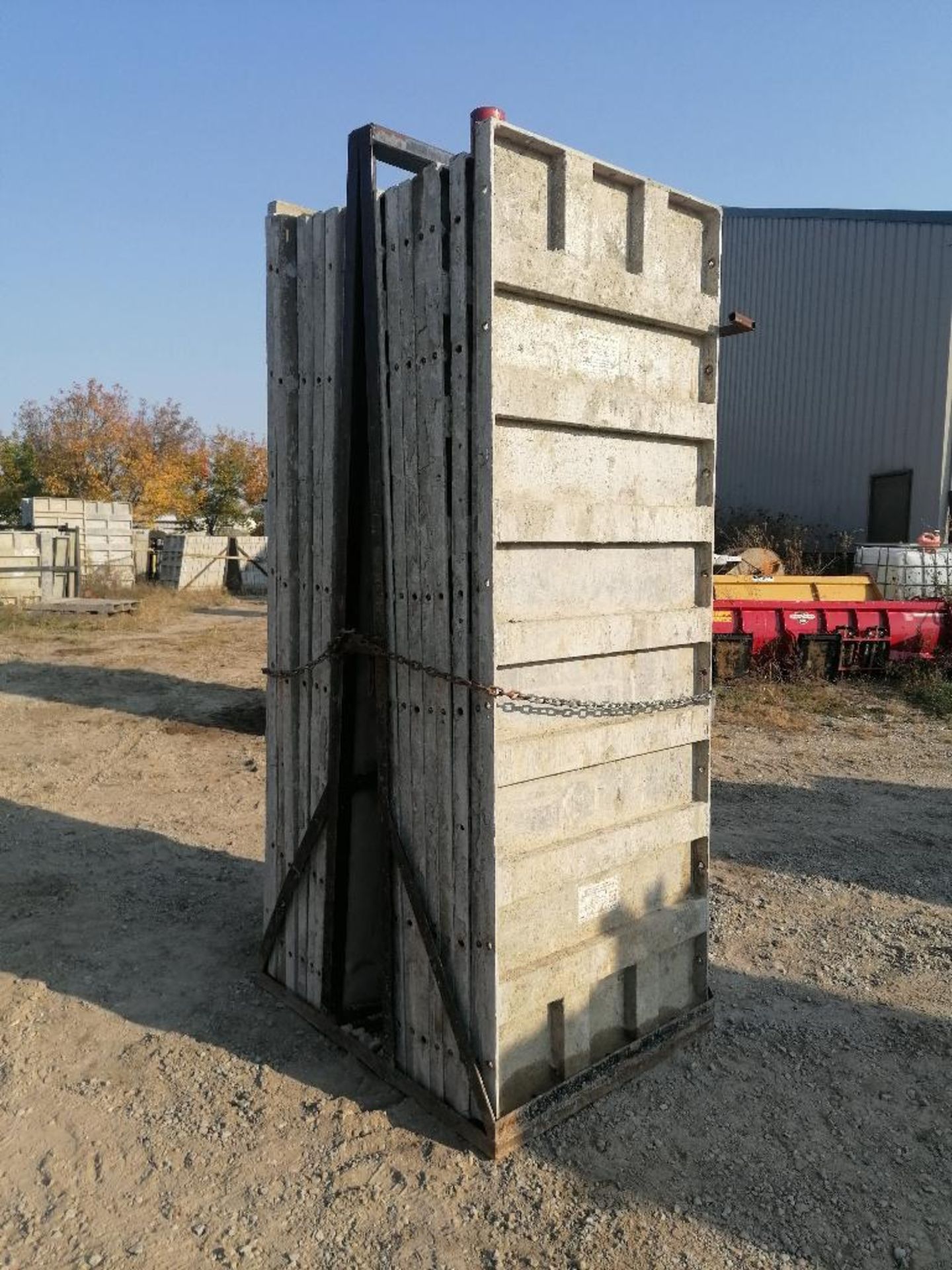 (16) 36" x 8' Smooth Aluminum Concrete Forms 6-12 Hole Pattern, Bell Basket included. Located in - Bild 5 aus 9