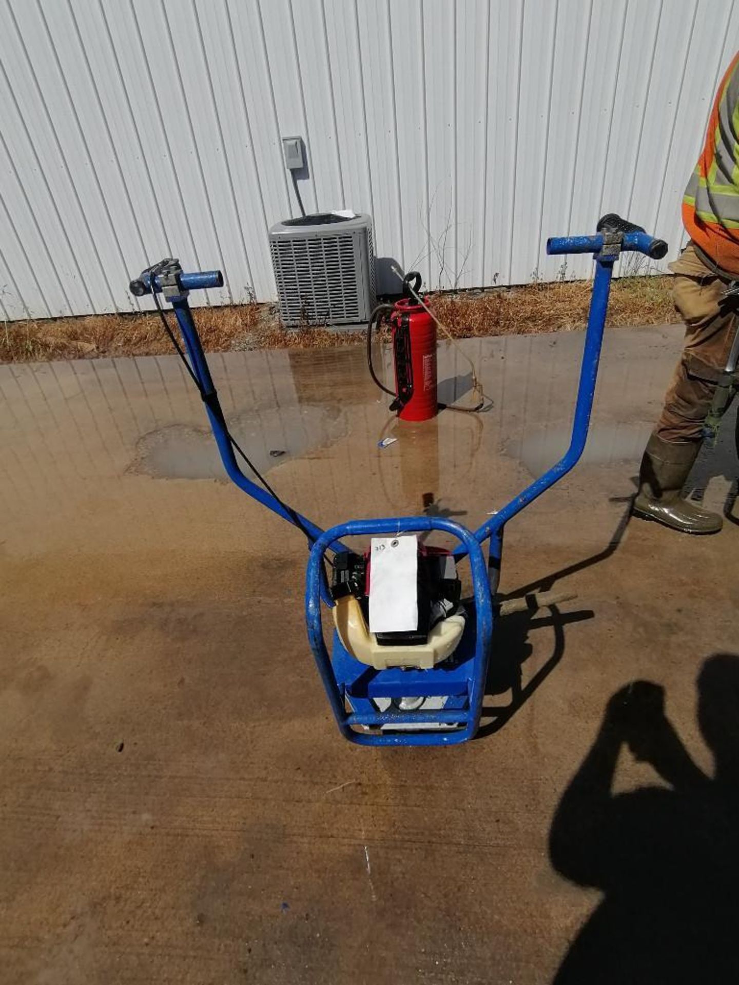 Shockwave Power Screed with Honda GX35 Motor. Serial #4436, 110 Hours. Located in Mt. Pleasant, IA