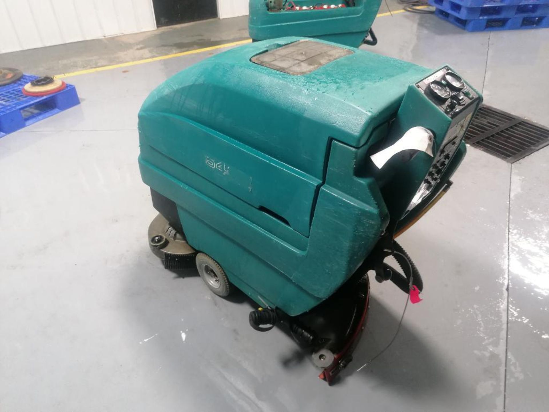 Tennant 5400 Floor Scrubber, Serial #540010203098, 24 Volts. Located in Mt. Pleasant, IA. - Image 4 of 17