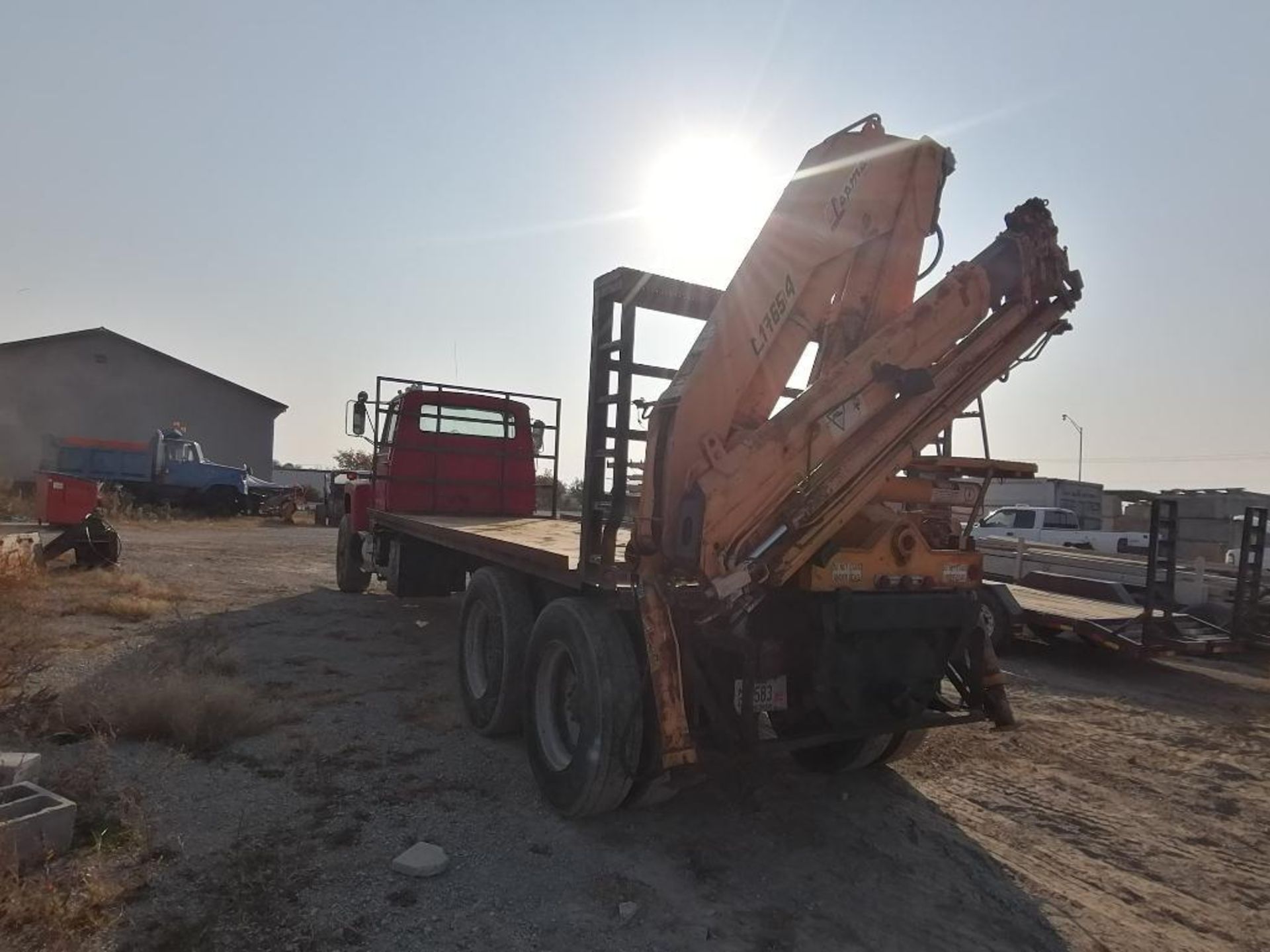 1986 Ford 9000 Boom Truck, VIN #1FDYU90W1GVA23246, 400,318 Miles Cummins Engine, Eaton Fuller 8- - Image 5 of 87