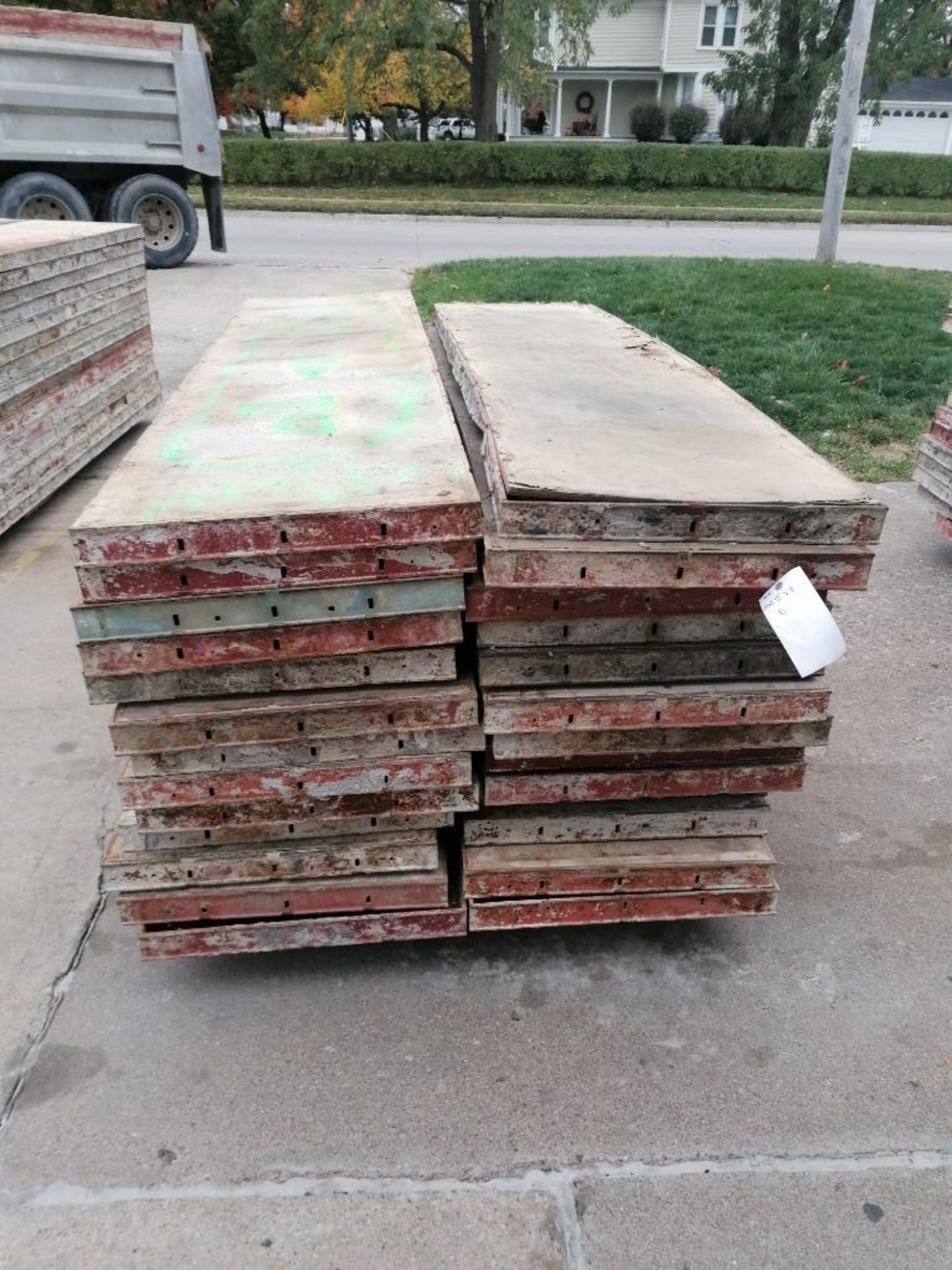 (26) 24" x 8' Damaged Ellis Steel Ply Forms. Located in Mt. Pleasant, IA - Image 6 of 6