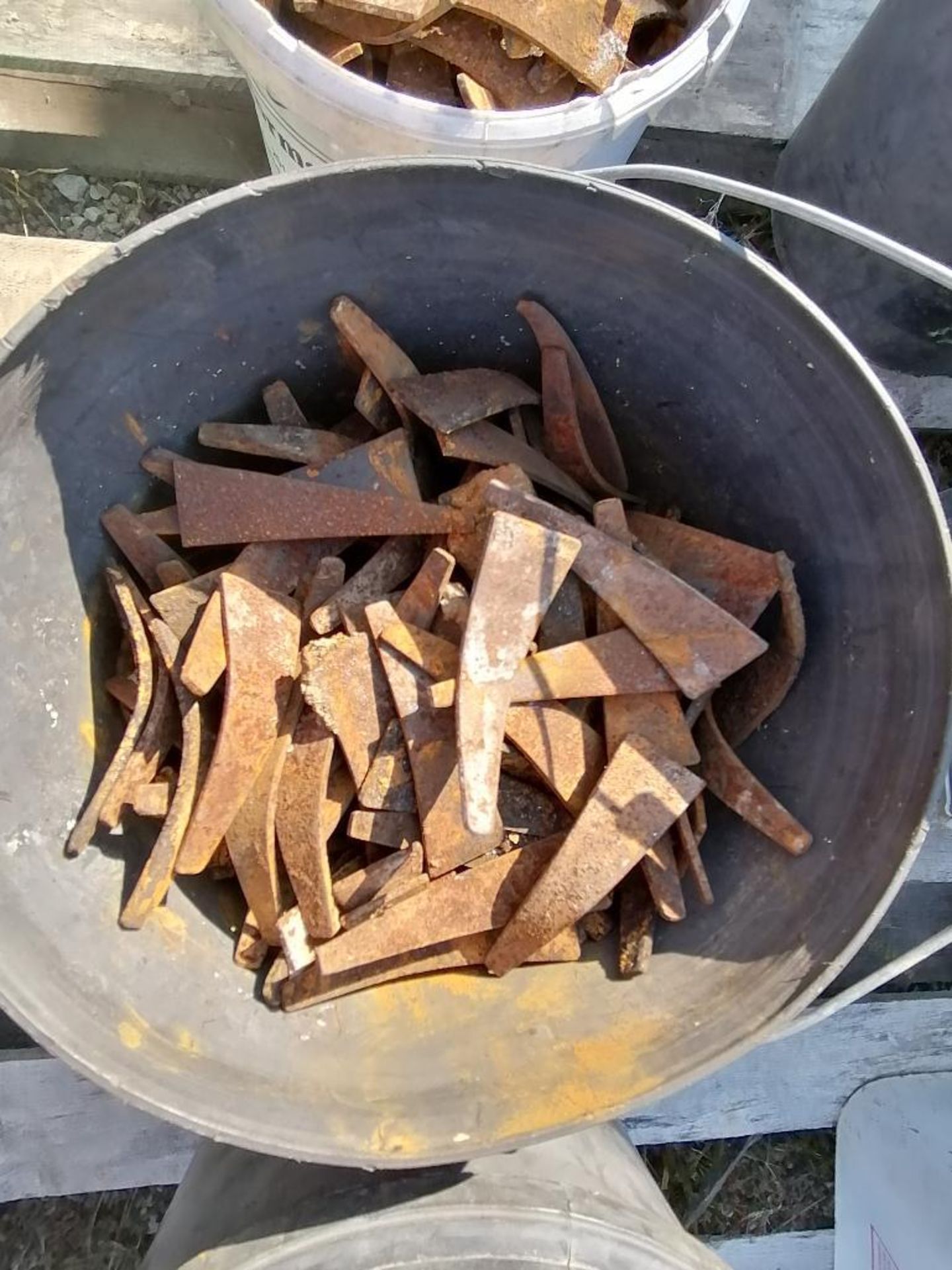 (8) Buckets of Pins, Wedges, Whalers. Located in Woodbine, IA - Bild 6 aus 14