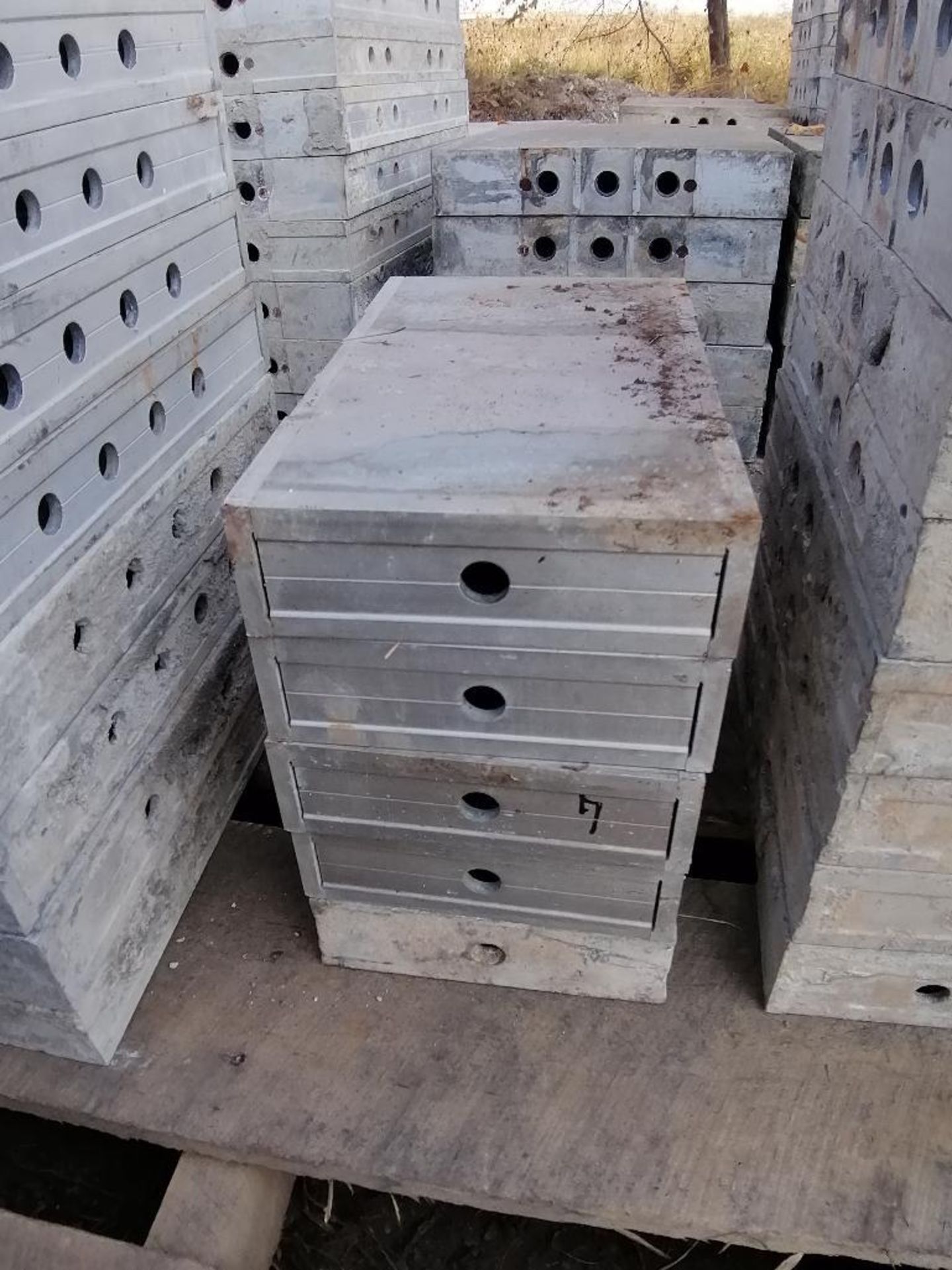 (1) Pallet of Assorted 1' Cap Aluforms Smooth Aluminum Concrete Forms, Triple Punch. (3) 32" x - Image 16 of 27