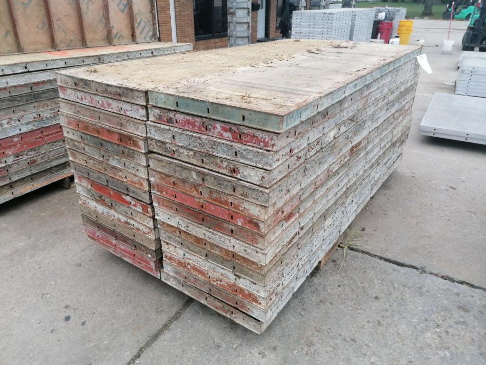 (30) 24" X 8' Ellis Steel Ply Forms. Located in Mt. Pleasant, IA - Bild 3 aus 7