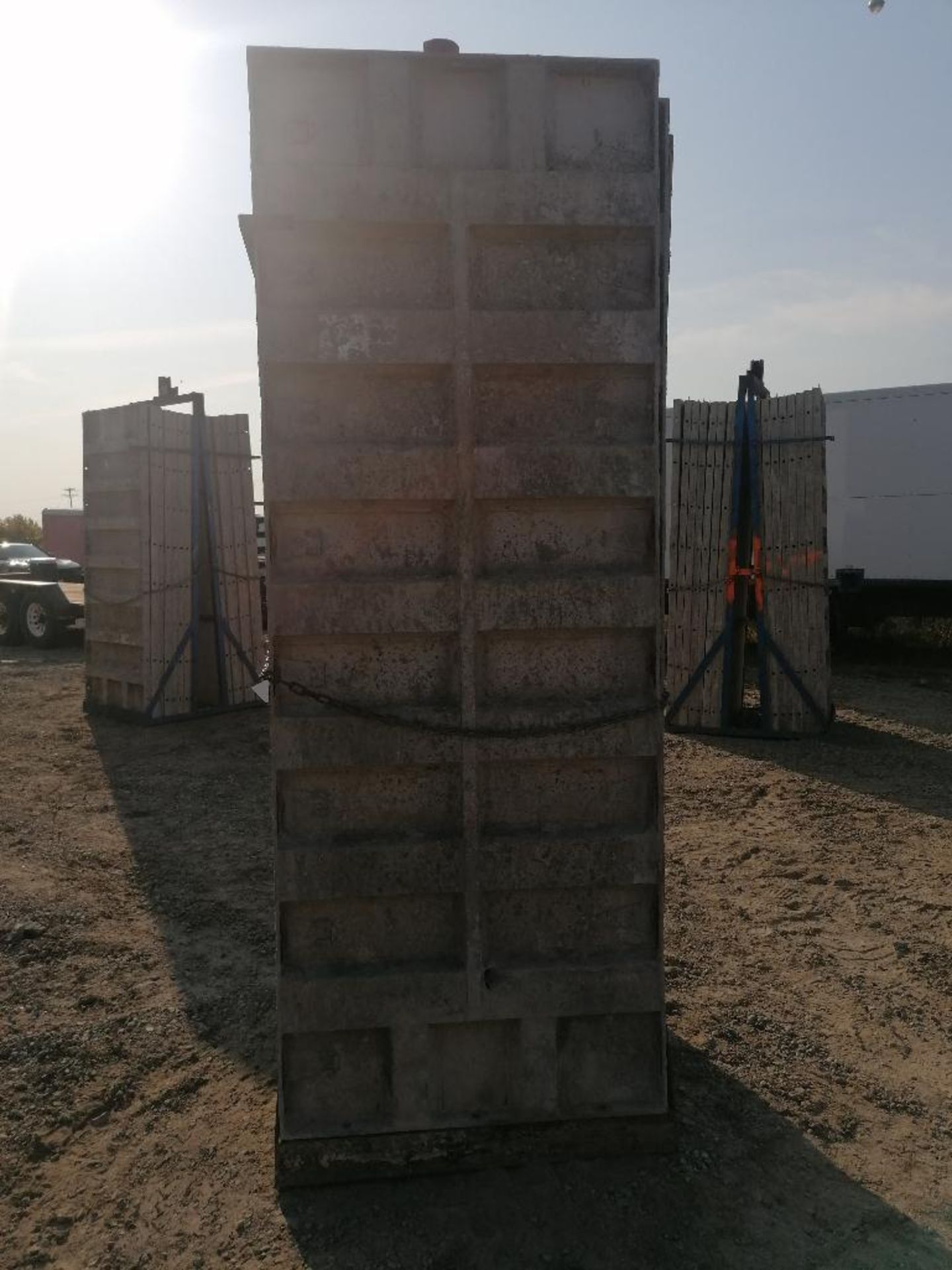 (16) 36" x 8' Smooth Aluminum Concrete Forms 6-12 Hole Pattern, Bell Basket included. Located in - Bild 7 aus 9