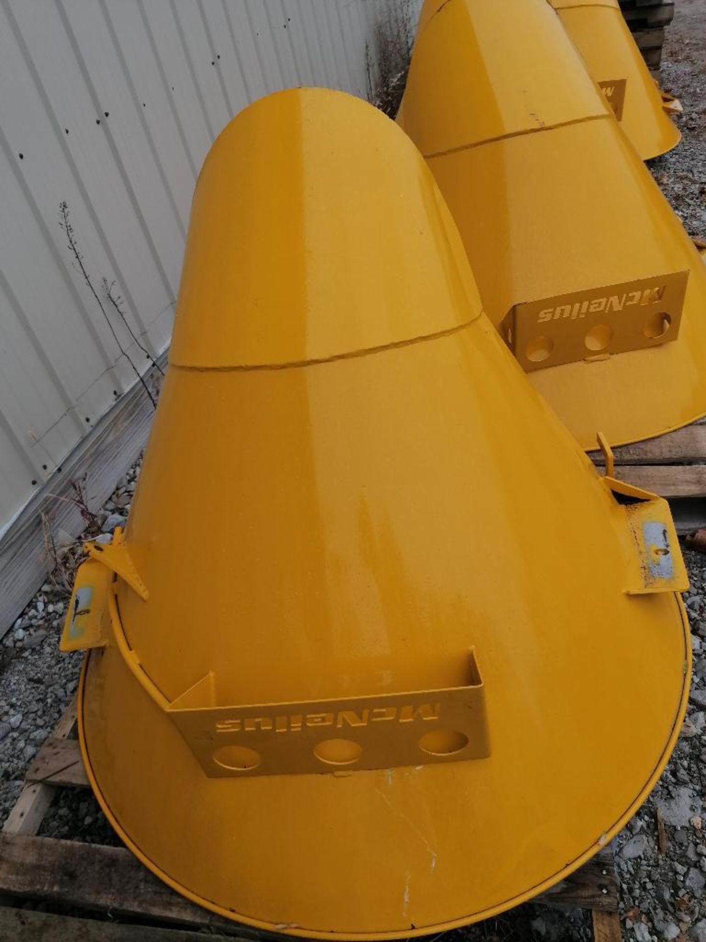 (1) Yellow McNeilus MTM Mixer Charge Hopper. Located in Mt. Pleasant, IA. - Image 4 of 4