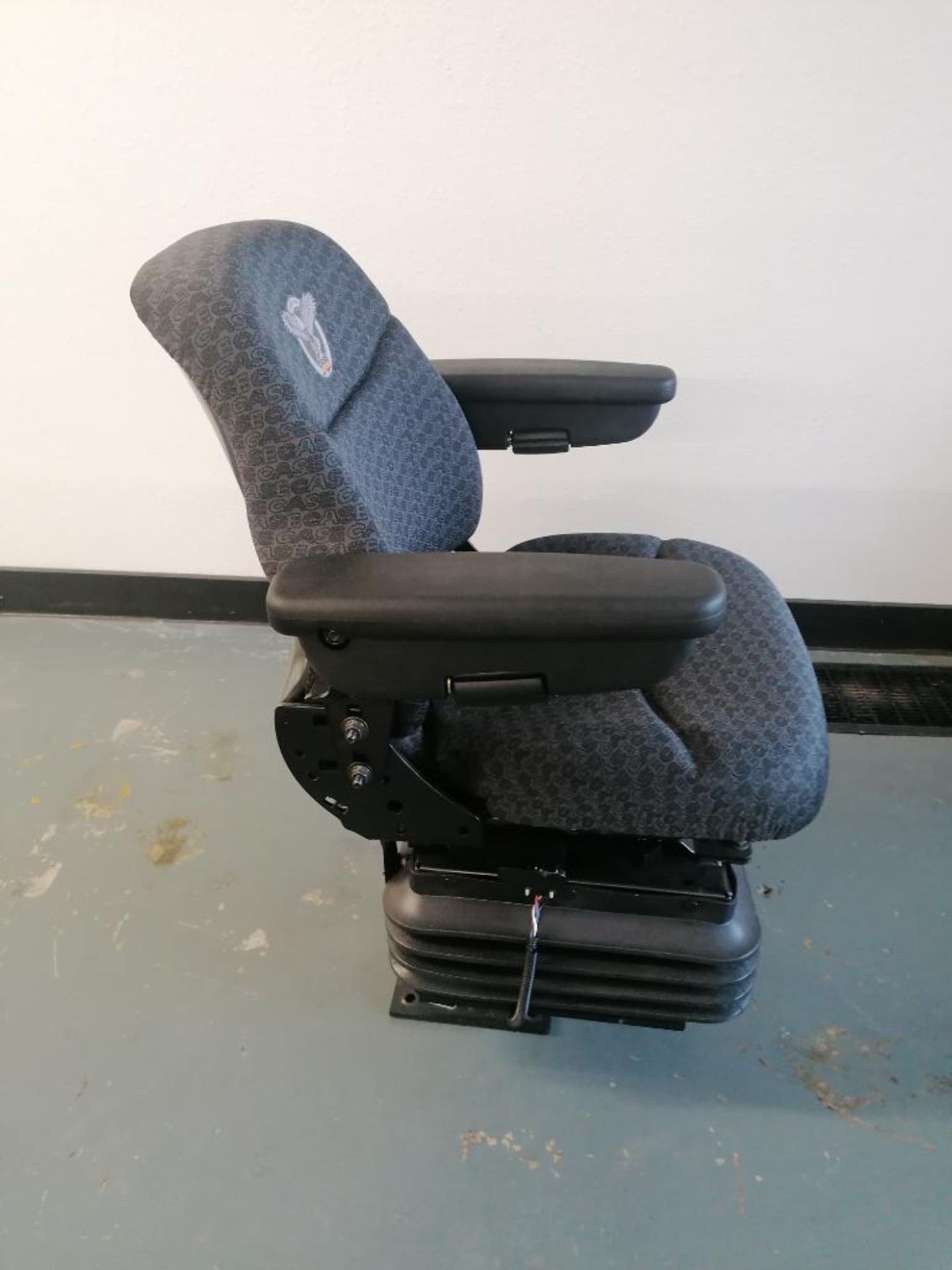 CNH Air Suspension Seat for Case Backhoe, Serial #007091742359. Located in Mt. Pleasant, IA. - Image 4 of 10