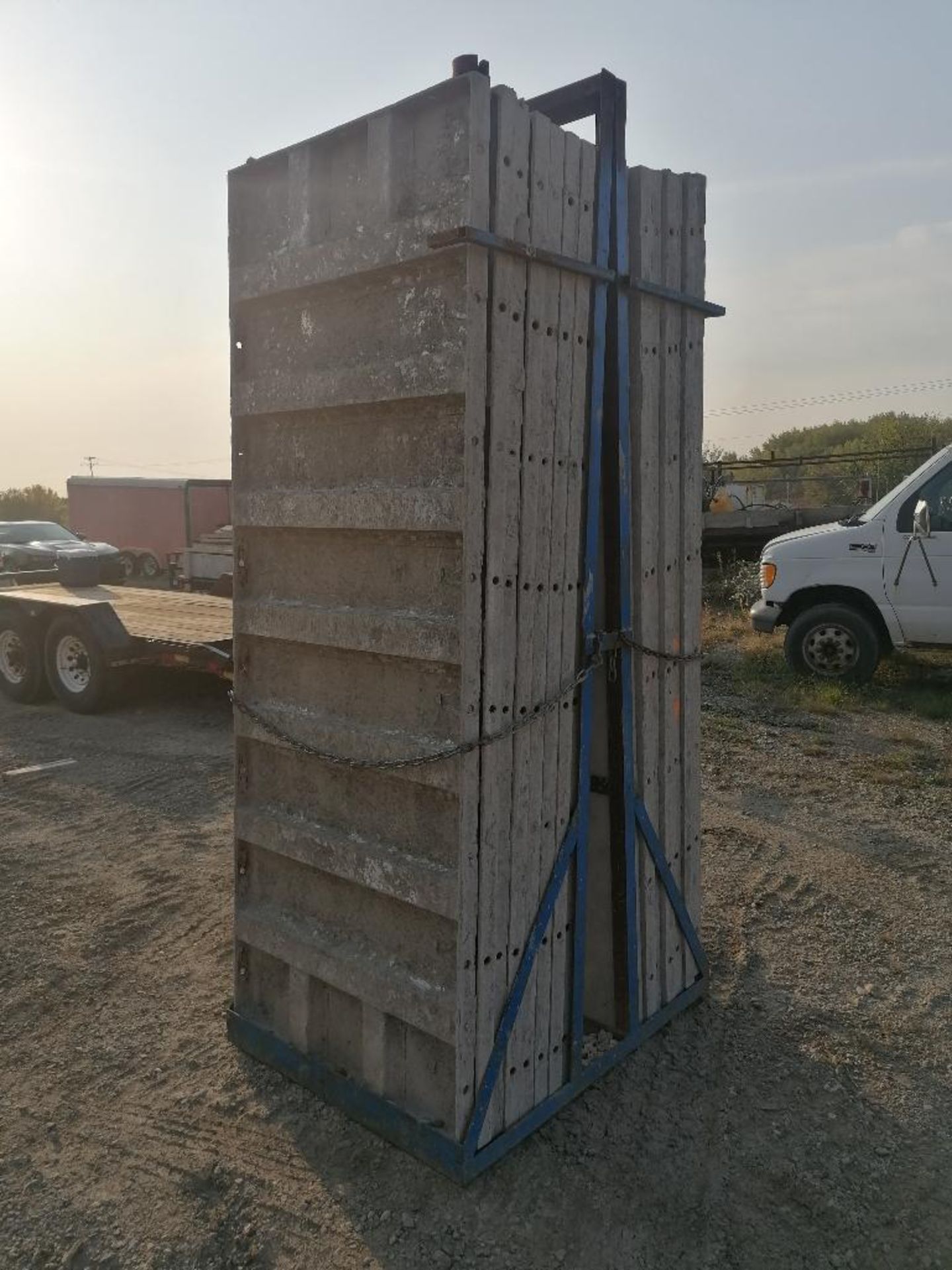 (16) 36" x 8' Smooth Aluminum Concrete Forms 6-12 Hole Pattern, Bell Basket included. Located in - Bild 2 aus 7