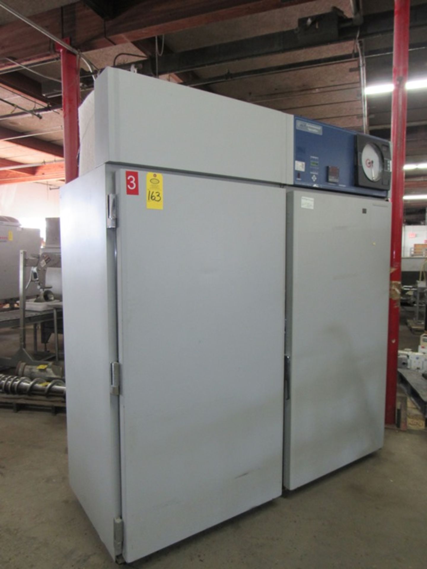 Enviromental Specialties Mdl. ES2000C-DW-S Enviromental Chamber, double door temp. range, from 2º