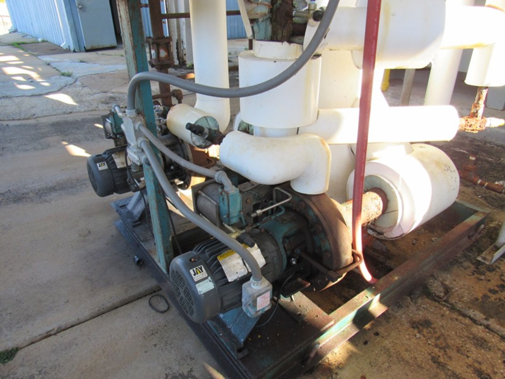 Ammonia Accumulator, 4' Dia. X 12' tall, (2) 3 h.p. motors on pumps (Required Loading Fee $500.00 - Image 2 of 4