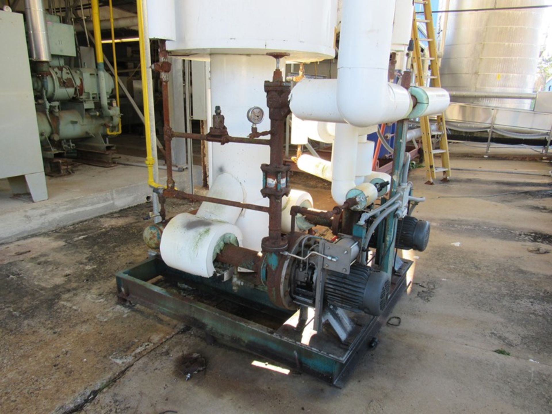 Ammonia Accumulator, 4' Dia. X 12' tall, (2) 3 h.p. motors on pumps (Required Loading Fee $500.00 - Image 3 of 4