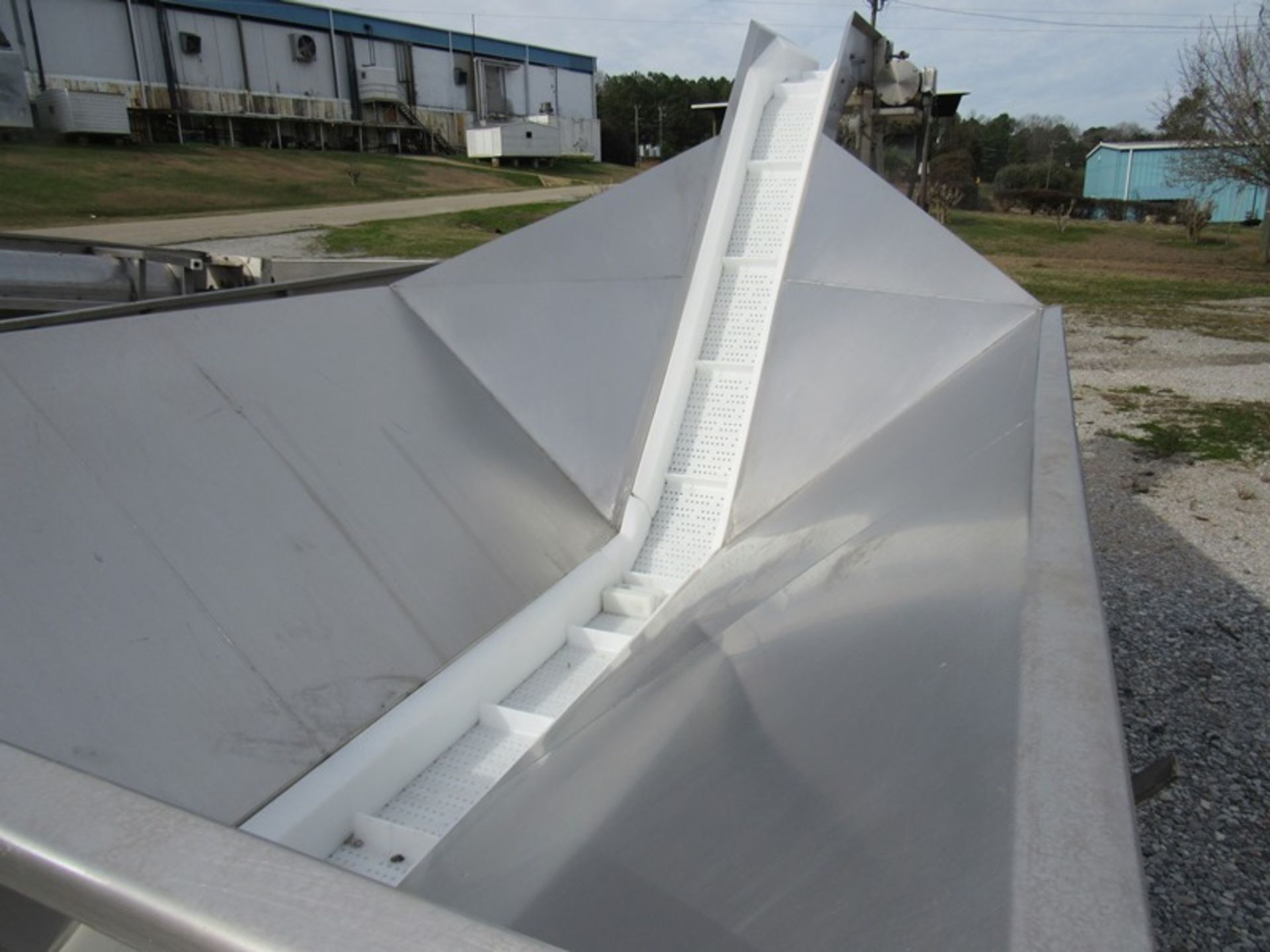 Stainless Steel Trough with incline conveyor, 6' W X 15' L X 4' D, 12" W X 13' L flighted belt, 2" H - Image 3 of 4