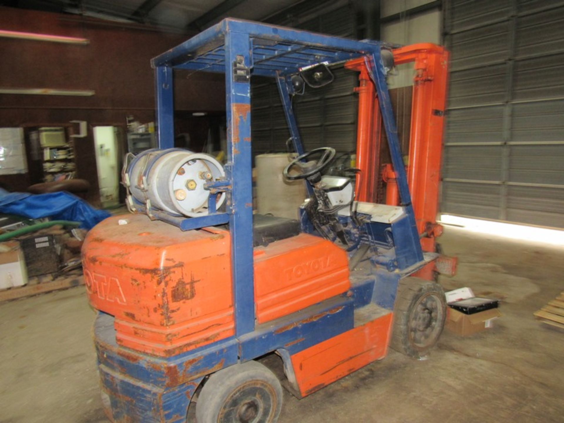 Toyota Forklift, propane, double mast (Required Loading Fee $100.00 Norm Pavlish- Nebraska - Image 2 of 4