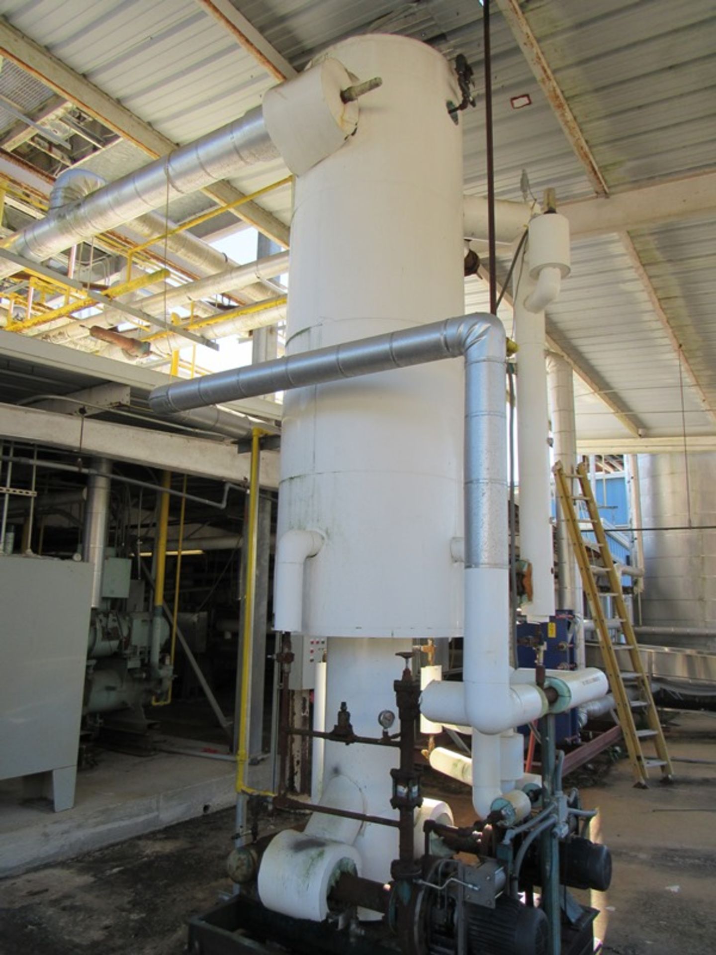 Ammonia Accumulator, 4' Dia. X 12' tall, (2) 3 h.p. motors on pumps (Required Loading Fee $500.00 - Image 4 of 4