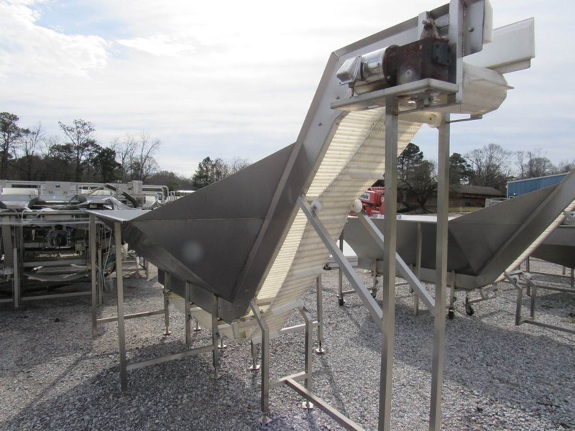Stainless Steel Trough with incline conveyor, 6' W X 15' L X 4' D, 12" W X 13' L flighted belt, 2" H - Image 4 of 4