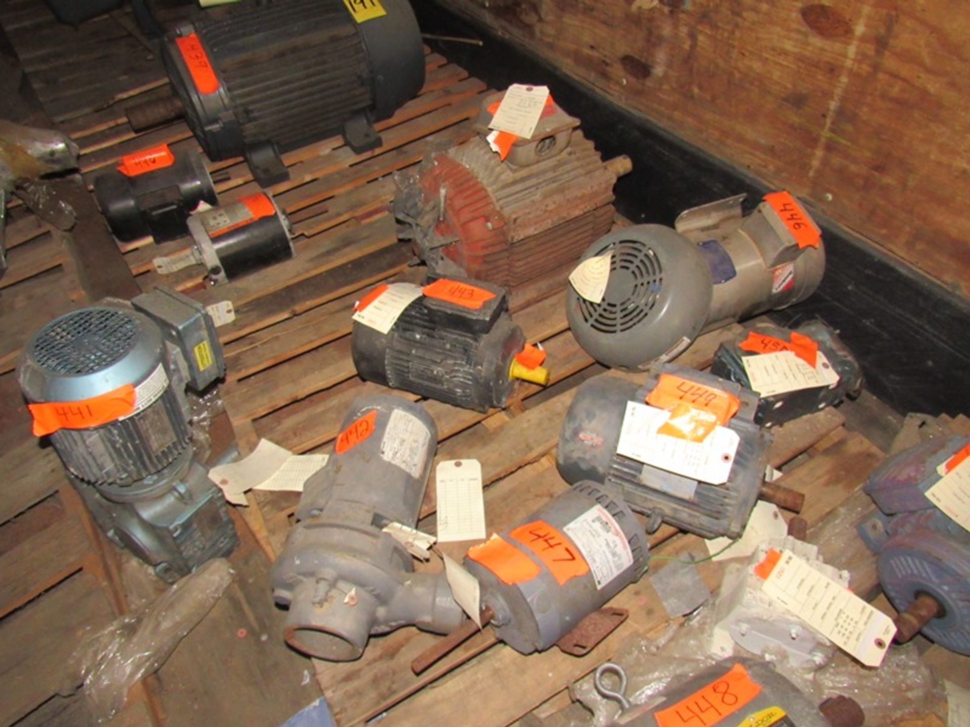 Lot Motors, Misc. Used Motors, Sprockets, Chain, Circuit Breakers, Bearings, Housings, Plastic - Image 3 of 14