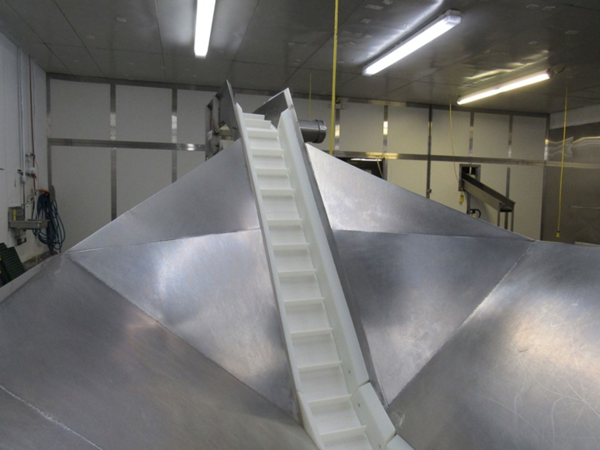 Stainless Steel Trough with incline conveyor, 6' W X 15' L X 4' D, 12" W X 13' L flighted belt, 2" H - Image 4 of 5