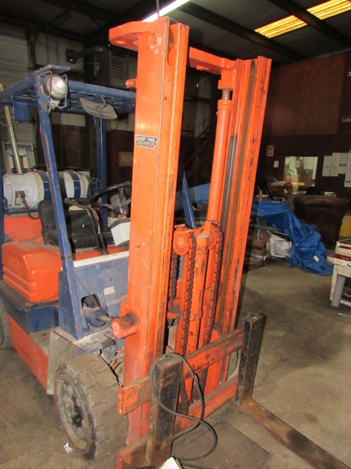 Toyota Forklift, propane, double mast (Required Loading Fee $100.00 Norm Pavlish- Nebraska - Image 4 of 4