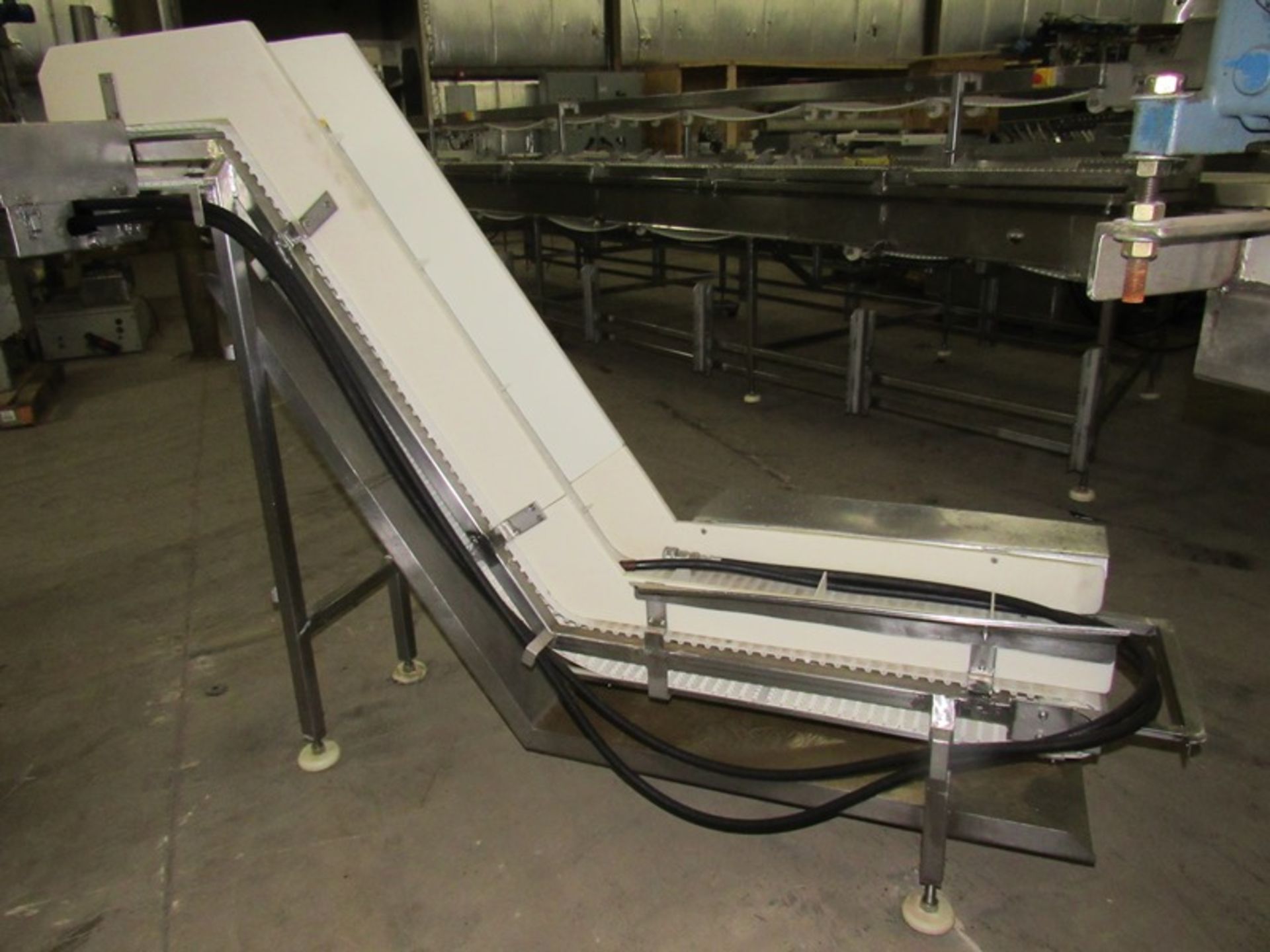 Stainless Steel Incline Conveyor, 12" W X 7' L flighted belt, 2" H flights, 12" spacing, 19" infeed, - Image 4 of 5