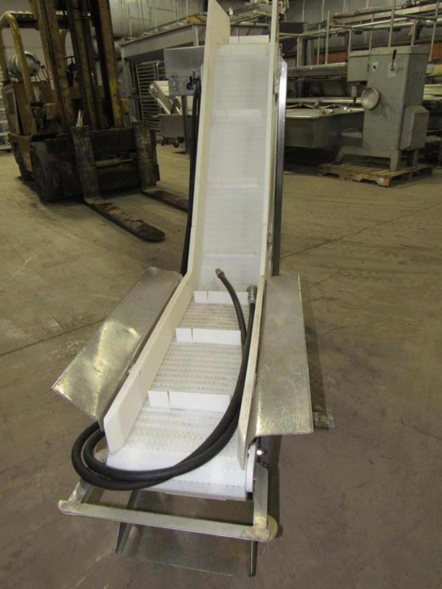 Stainless Steel Incline Conveyor, 12" W X 7' L flighted belt, 2" H flights, 12" spacing, 19" infeed, - Image 2 of 5