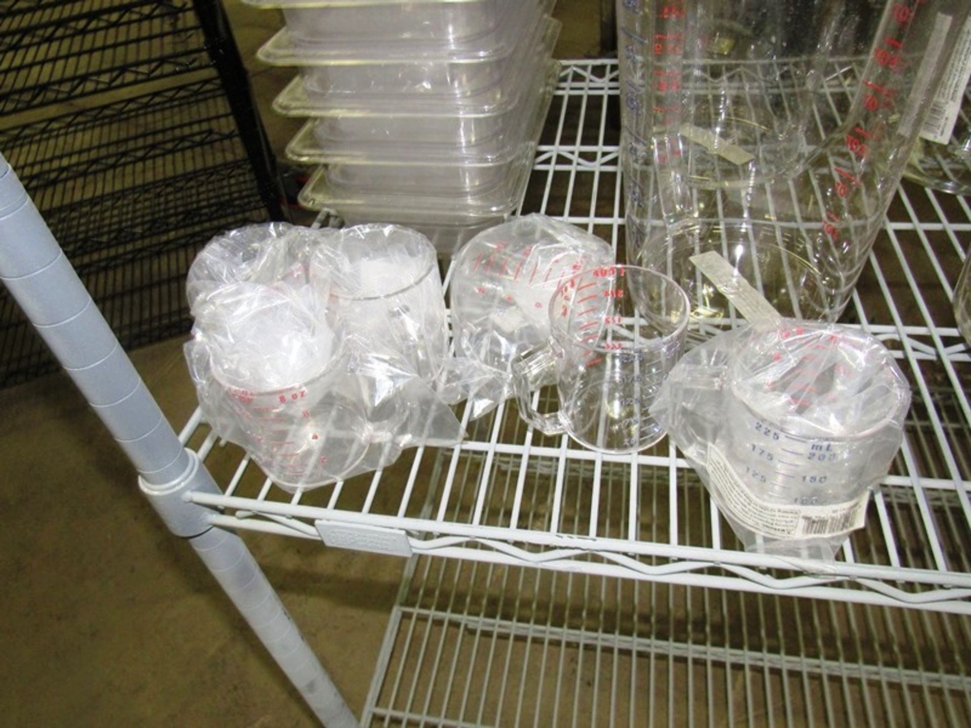 Lot of Plastic Measuring Pitchers, (4) 4Liter Pitchers, (5) 2 Liter Pitchers, (6) 225 ml cups, (4) - Image 5 of 6